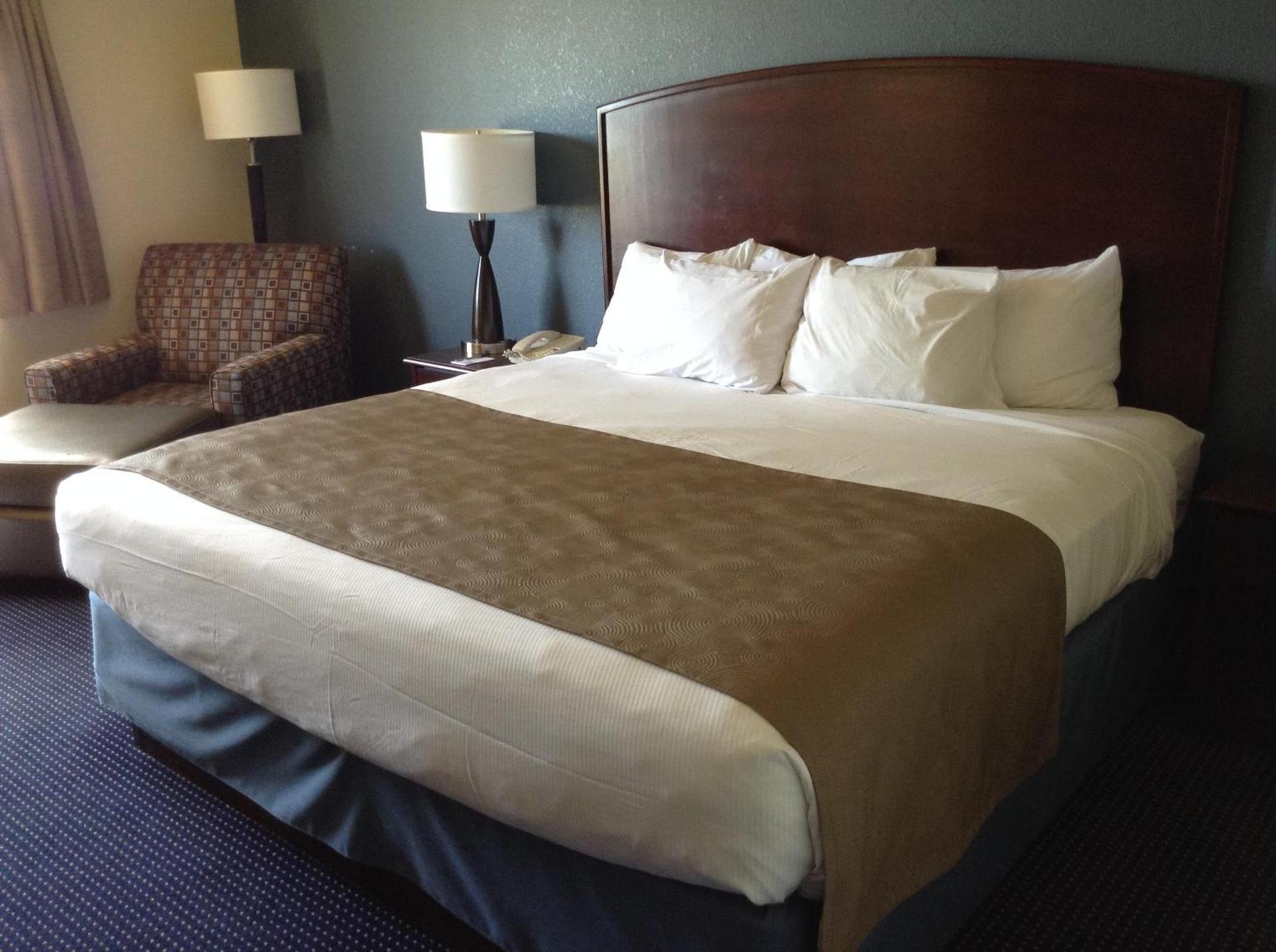 AmericInn by Wyndham Fort Dodge photo 36