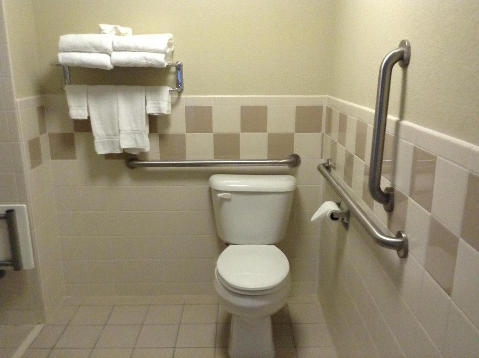 AmericInn by Wyndham Fort Dodge photo 39