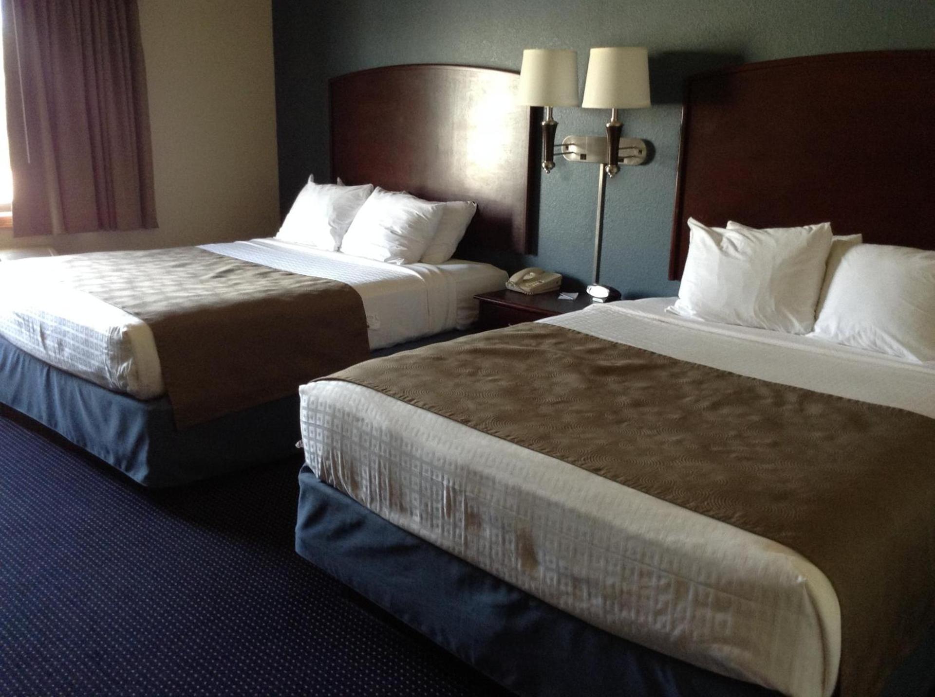 AmericInn by Wyndham Fort Dodge photo 40