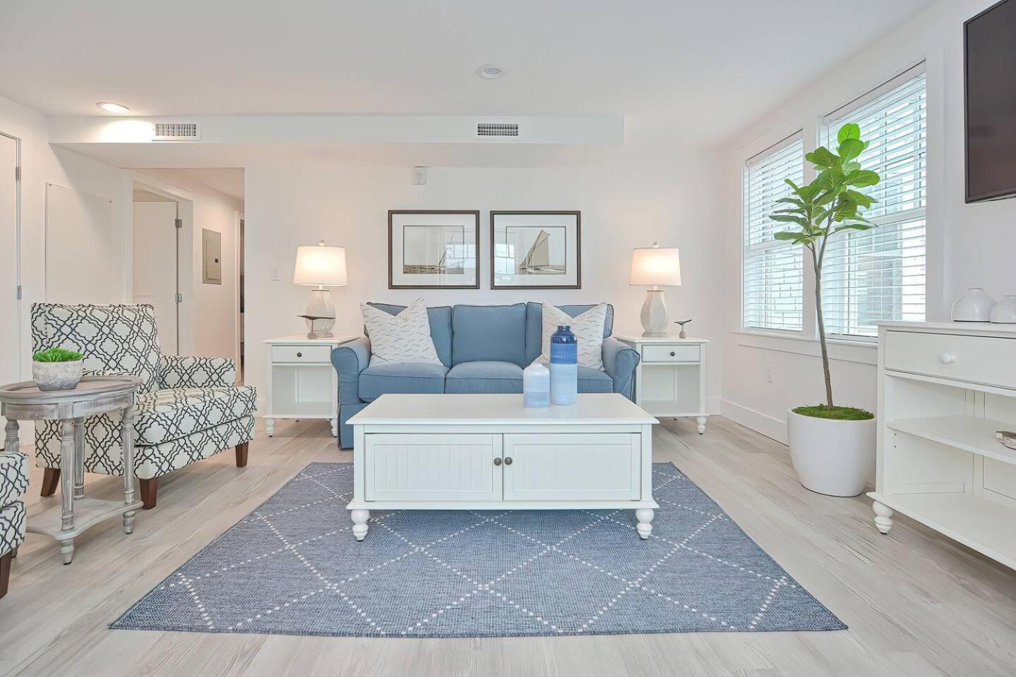 Harbourtown Suites on Plymouth Harbor photo 59