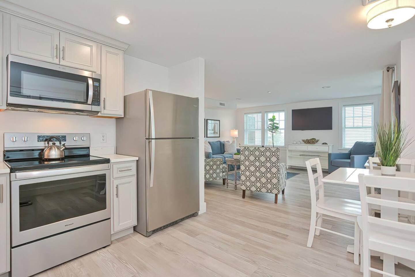 Harbourtown Suites on Plymouth Harbor photo 57