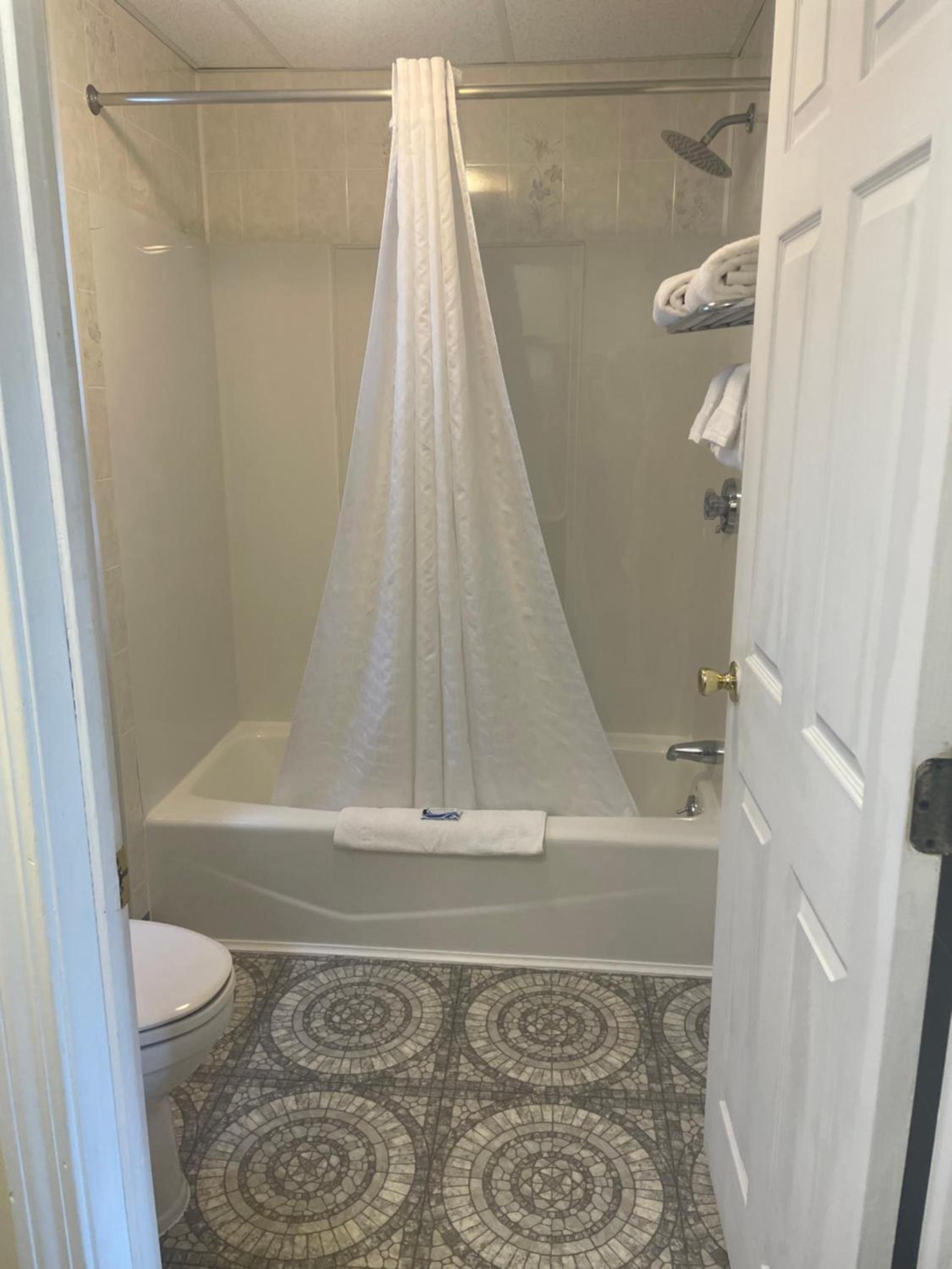 Kennebunkport Motor Lodge photo 24