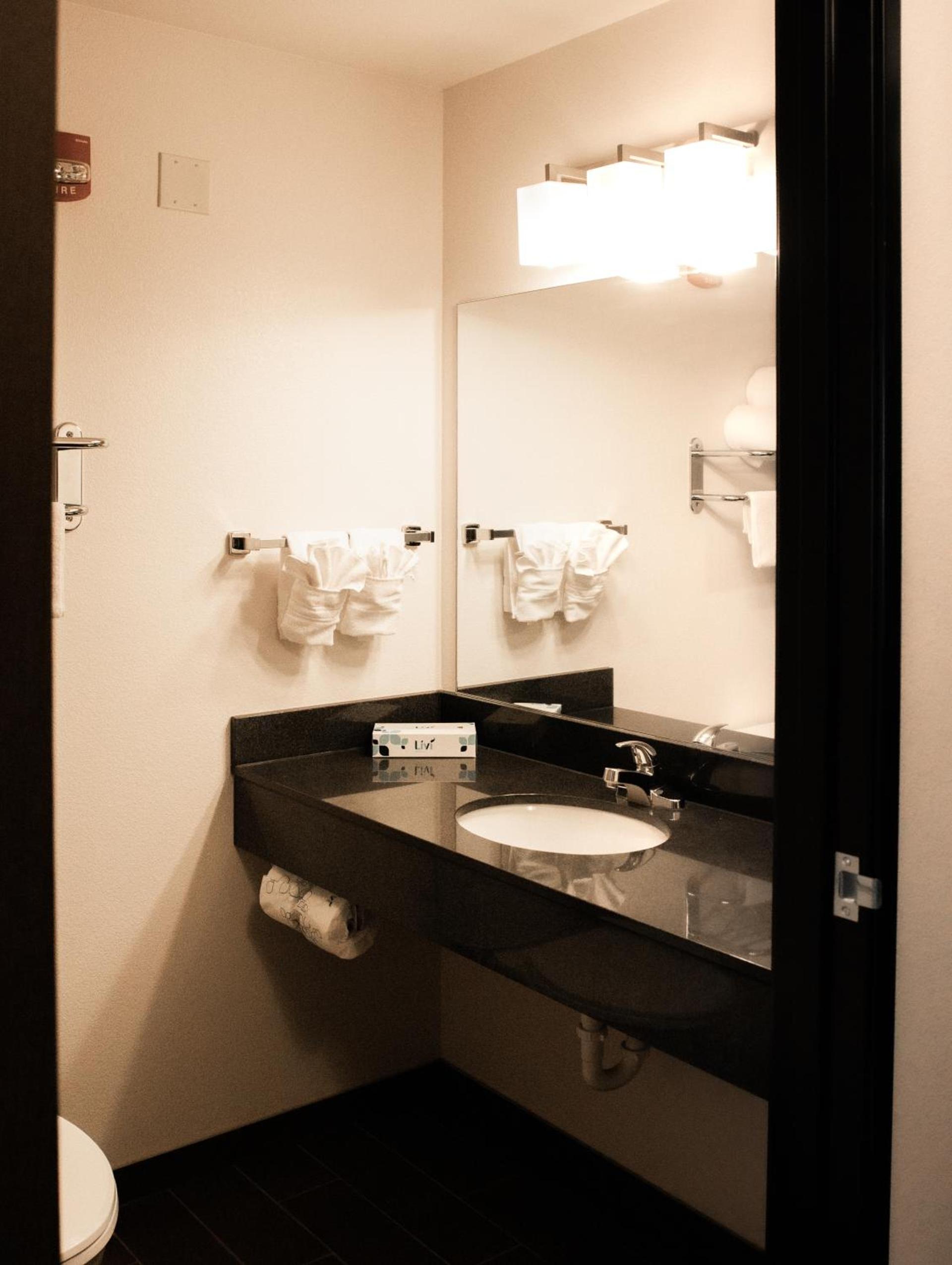 Black Gold Suites Stanley photo 13