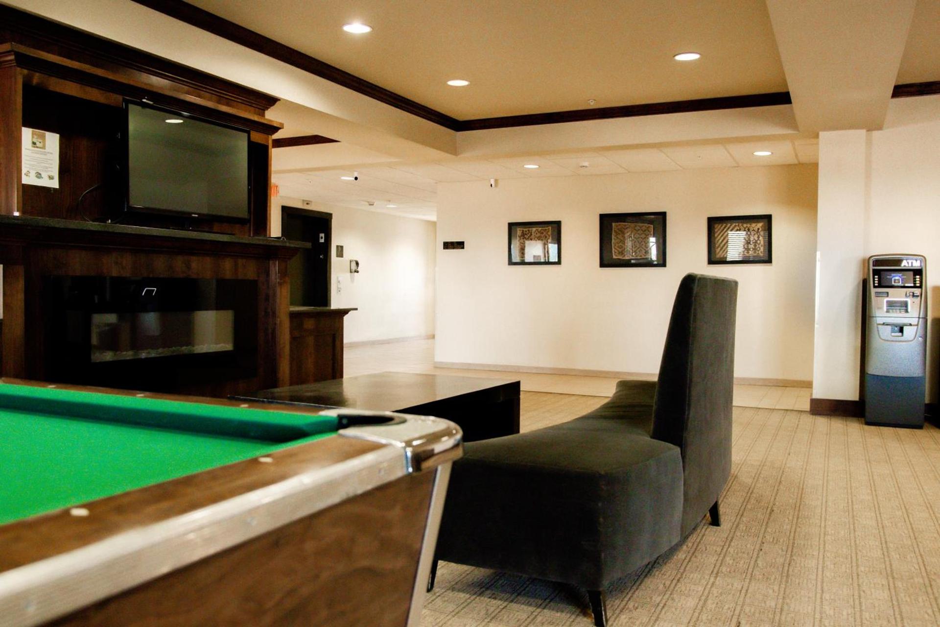 Black Gold Suites Stanley photo 16