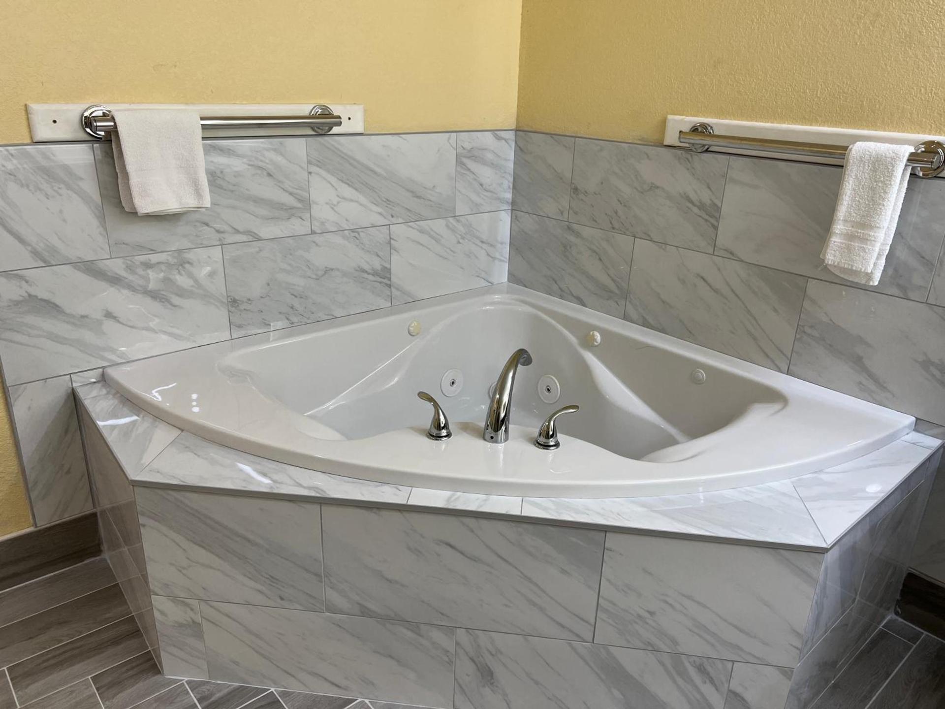 Days Inn by Wyndham Suites Fredericksburg photo 7