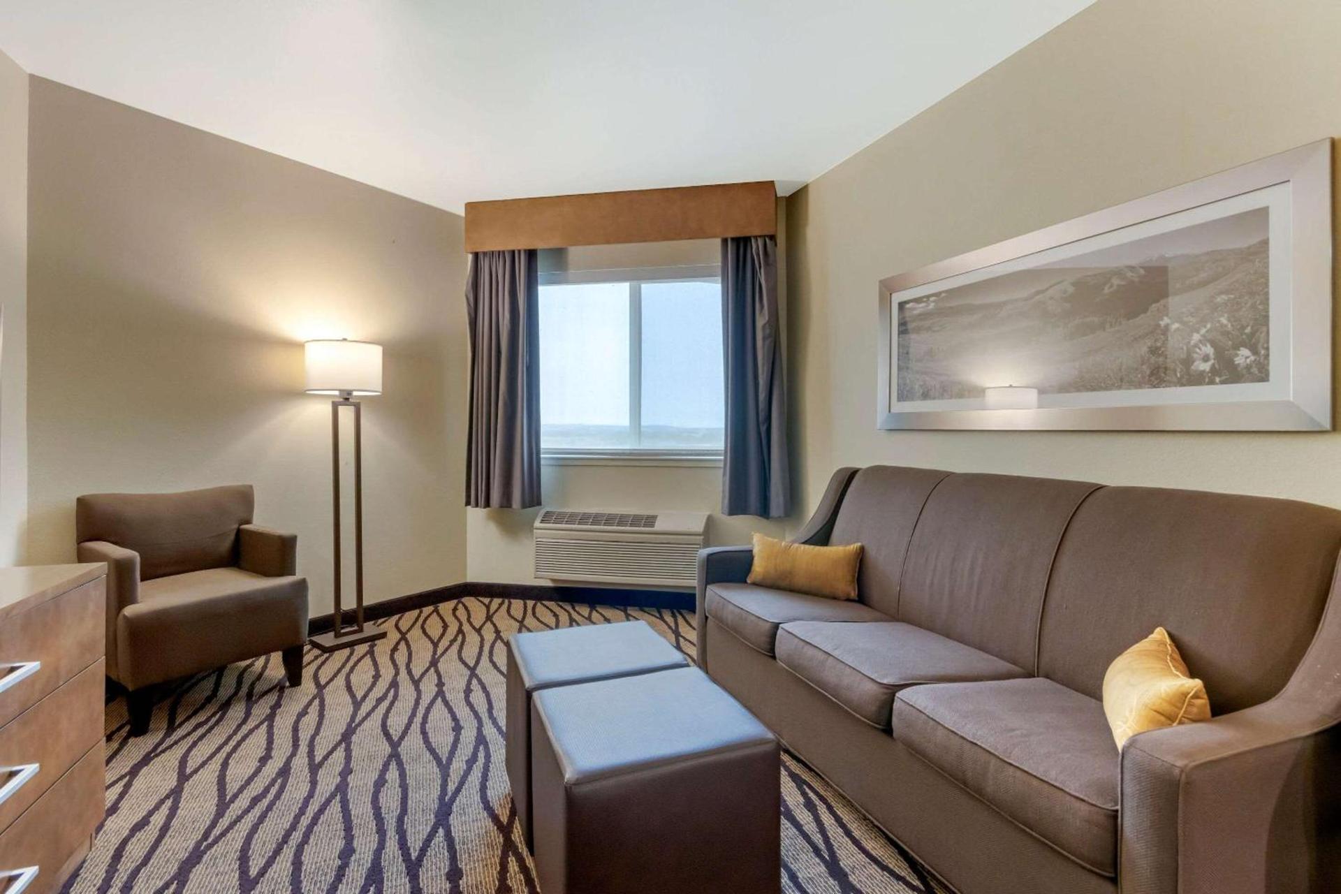 Comfort Inn & Suites Market - Airport photo 23