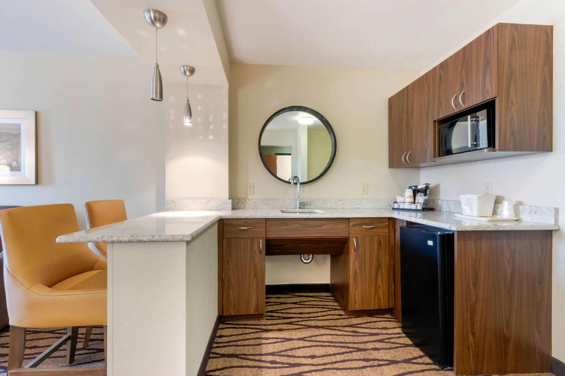 Comfort Inn & Suites Market - Airport photo 28
