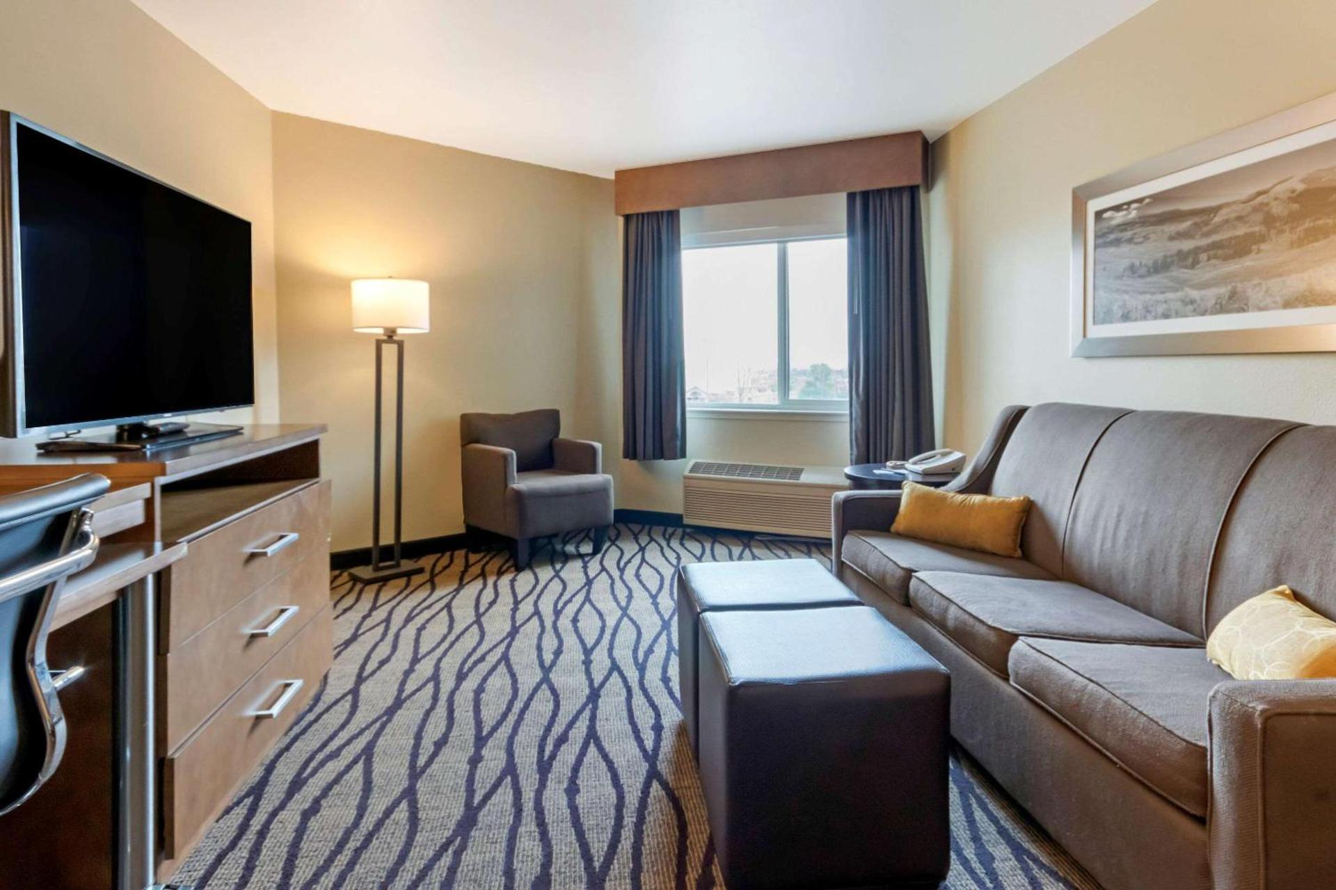 Comfort Inn & Suites Market - Airport photo 29