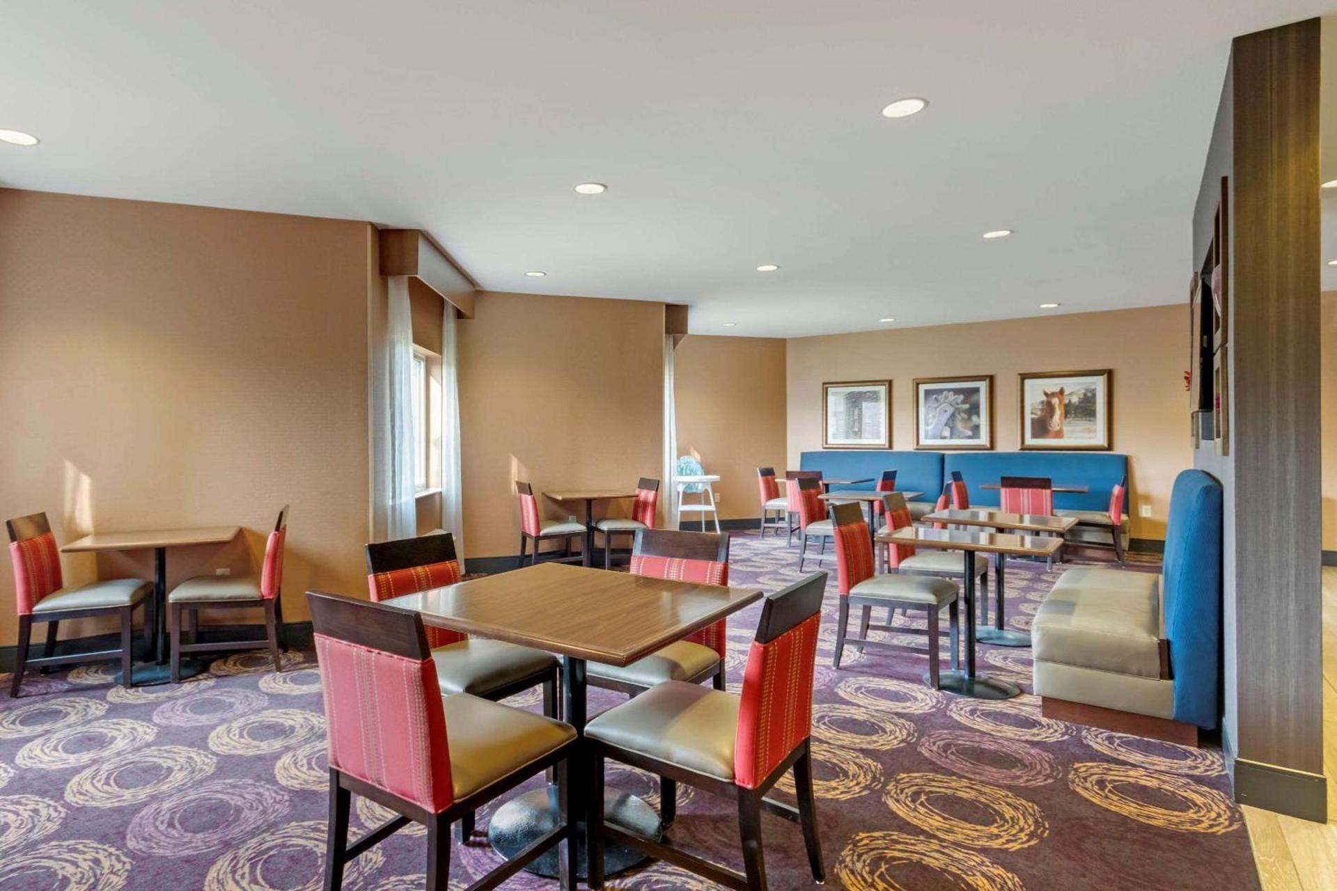 Comfort Inn & Suites Market - Airport photo 5