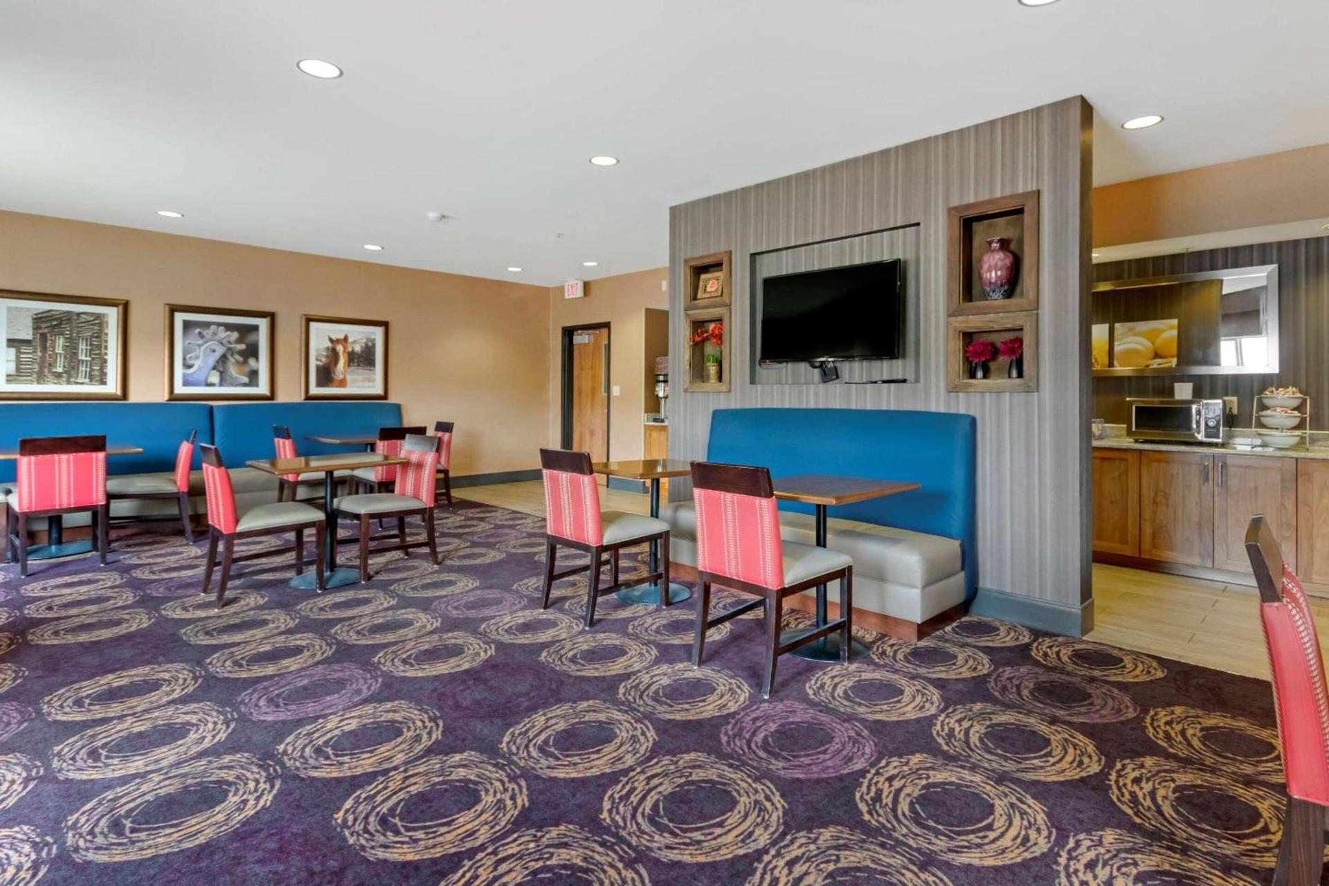 Comfort Inn & Suites Market - Airport photo 7