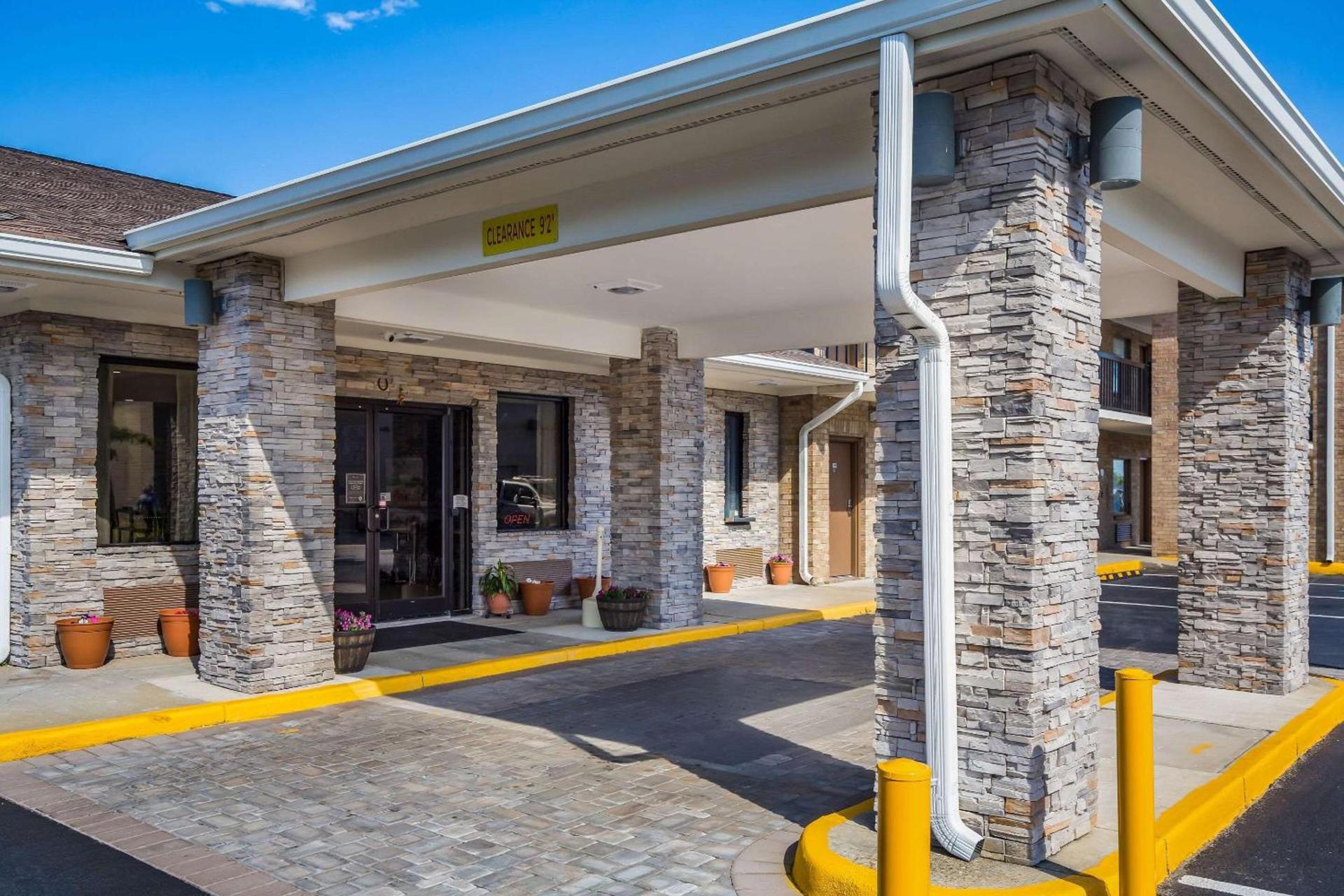 Quality Inn & Suites photo 36