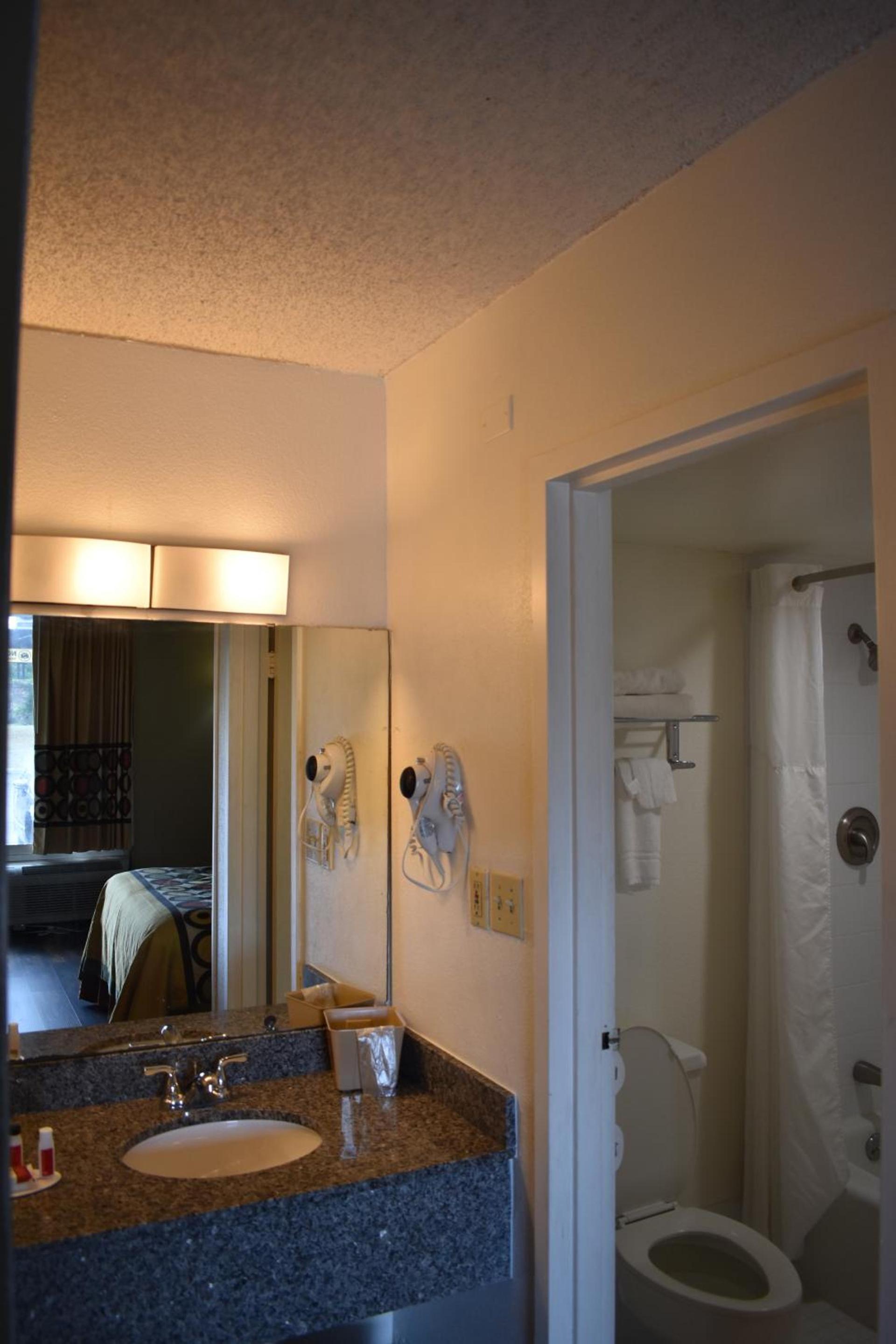Super 8 by Wyndham Ocala I-75 photo 34