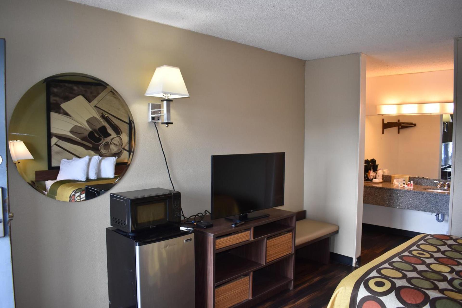 Super 8 by Wyndham Ocala I-75 photo 33