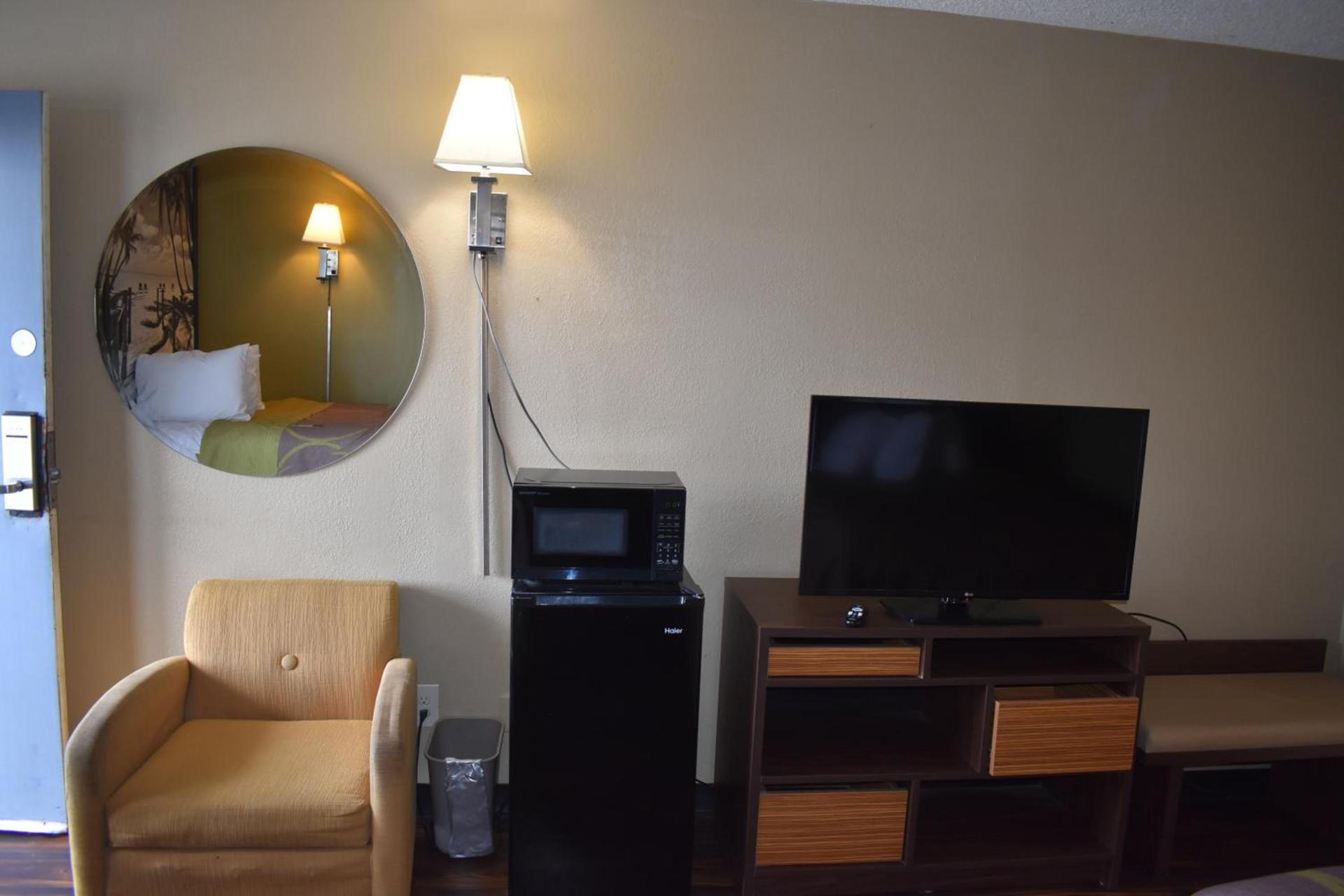 Super 8 by Wyndham Ocala I-75 photo 50