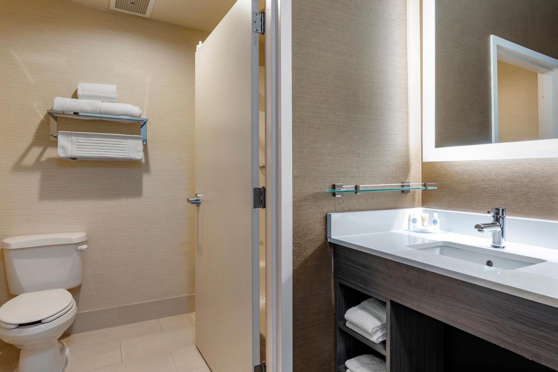 Comfort Inn & Suites North Dallas-Addison photo 36