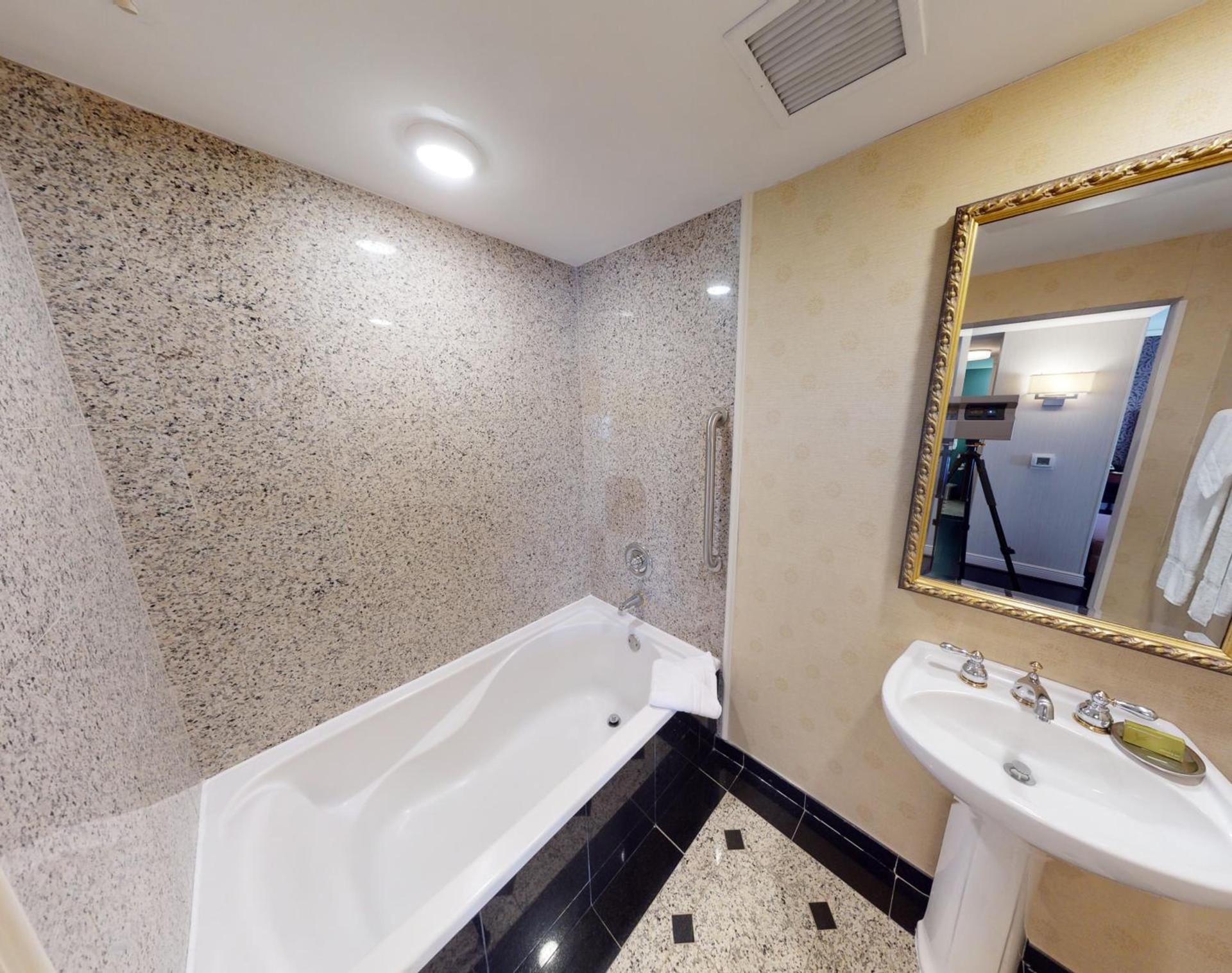 The Whitehall Houston photo 44