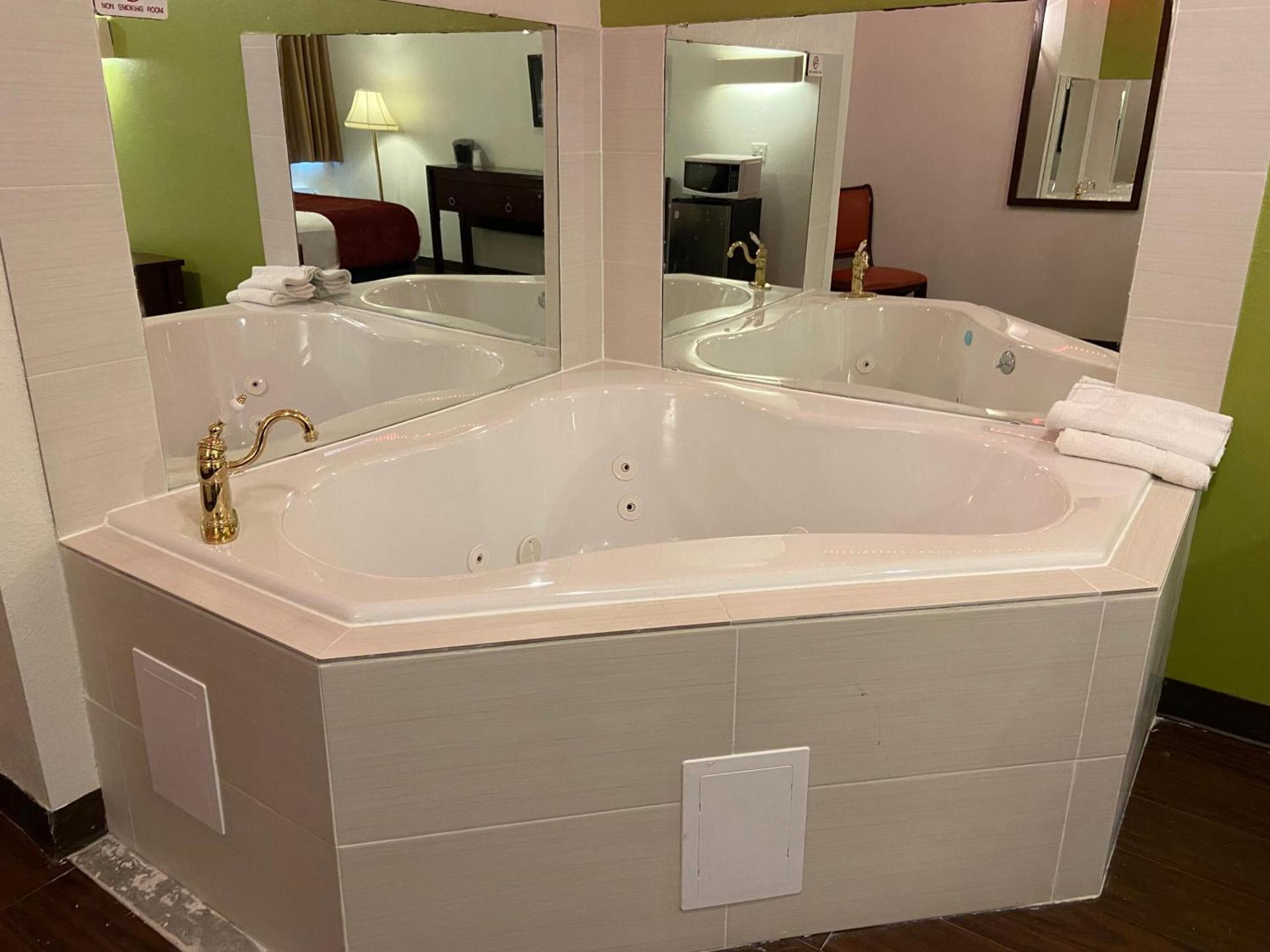 Skylight Inn Willoughby - Cleveland Mentor photo 2