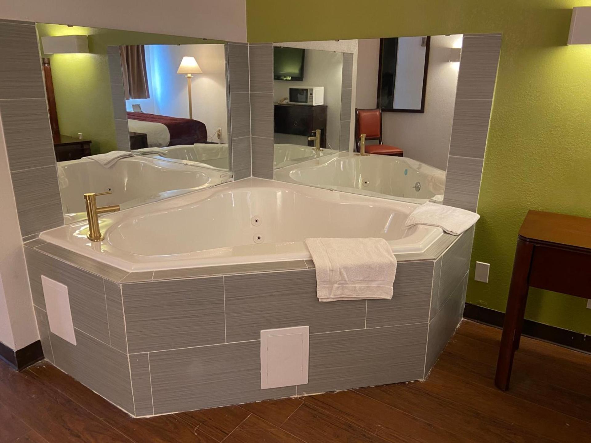 Skylight Inn Willoughby - Cleveland Mentor photo 5