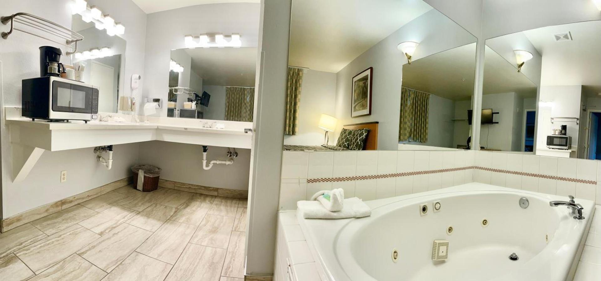 Americas Inn & Suite photo 14