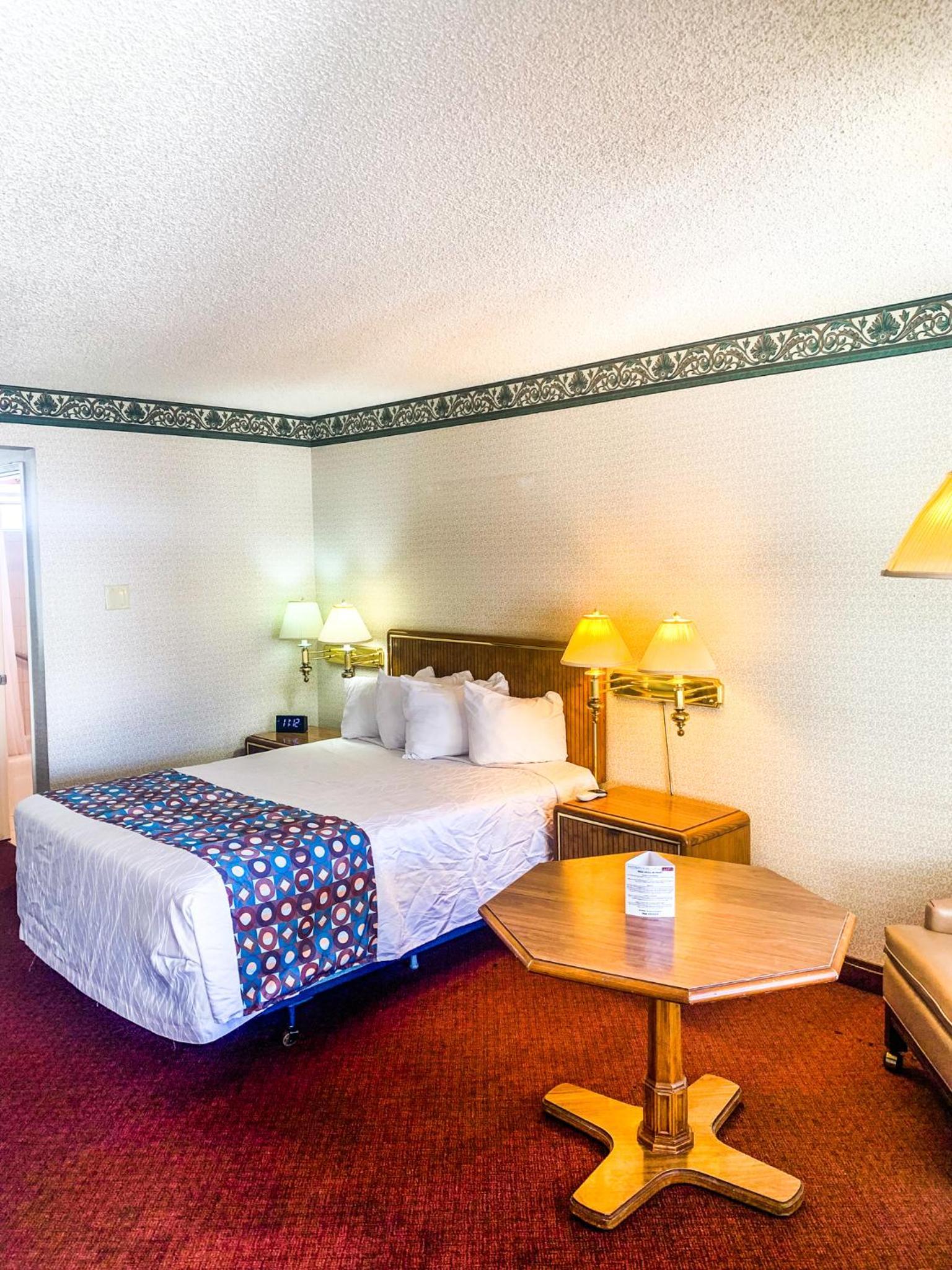 Econo Lodge Inn & Suites Winnemucca photo 12