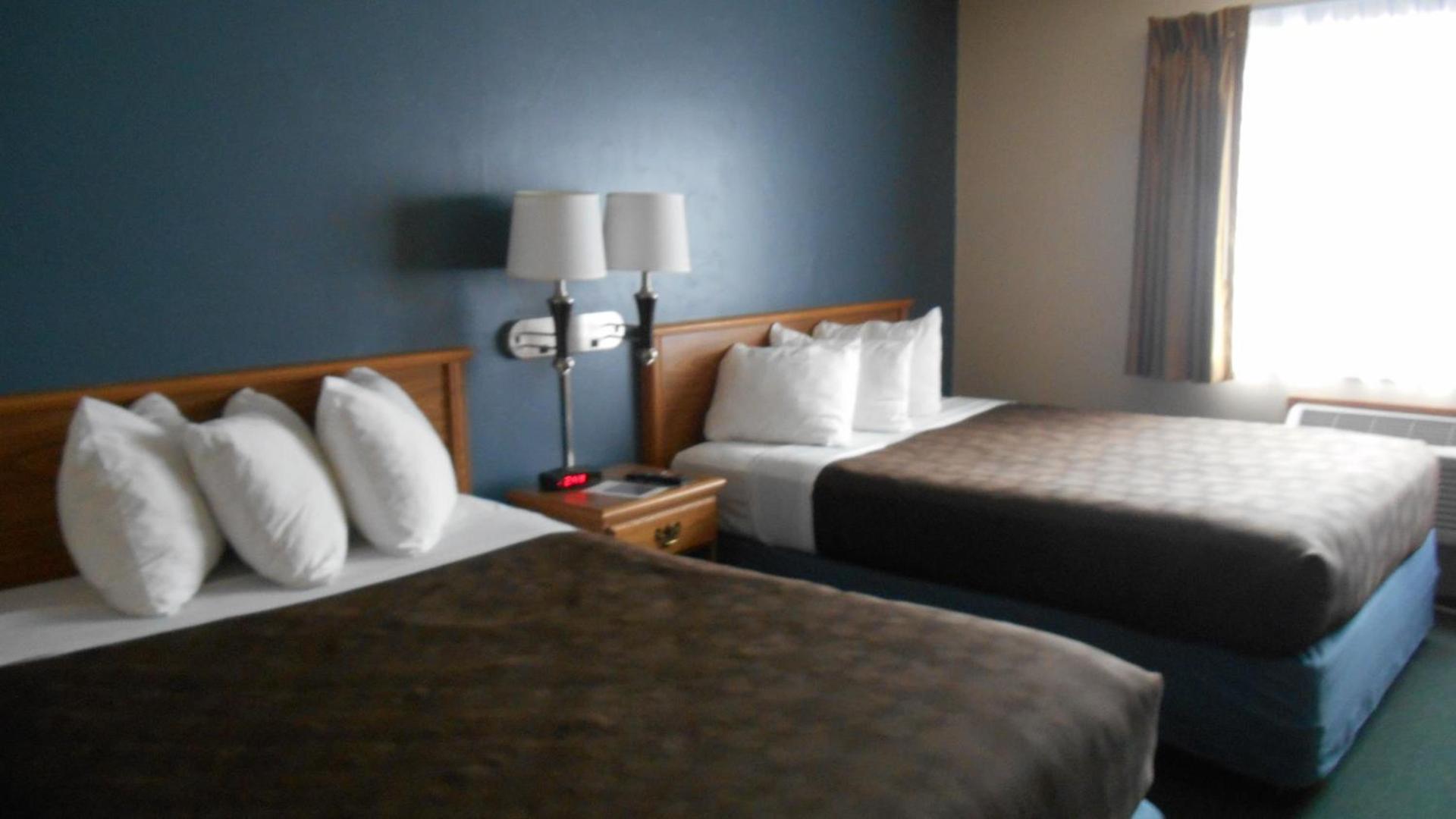 AmericInn by Wyndham Sturgeon Bay photo 2
