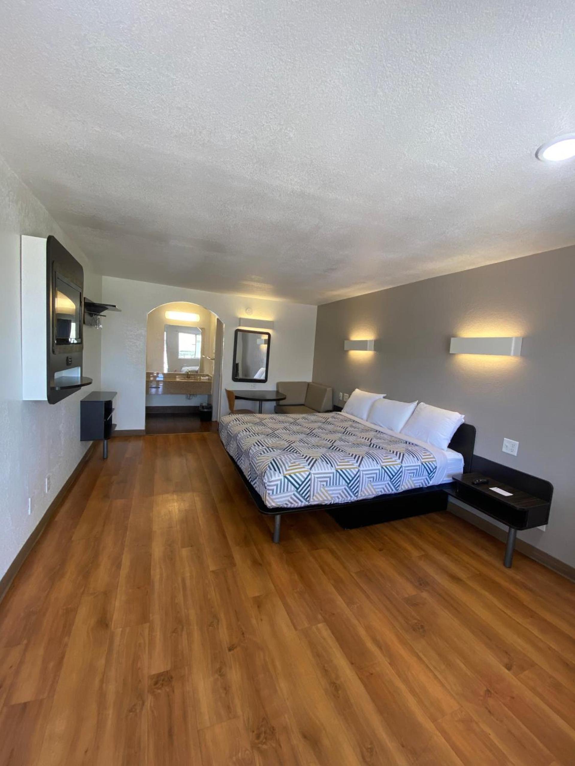 Motel 6-Bryan, TX - College Station photo 28