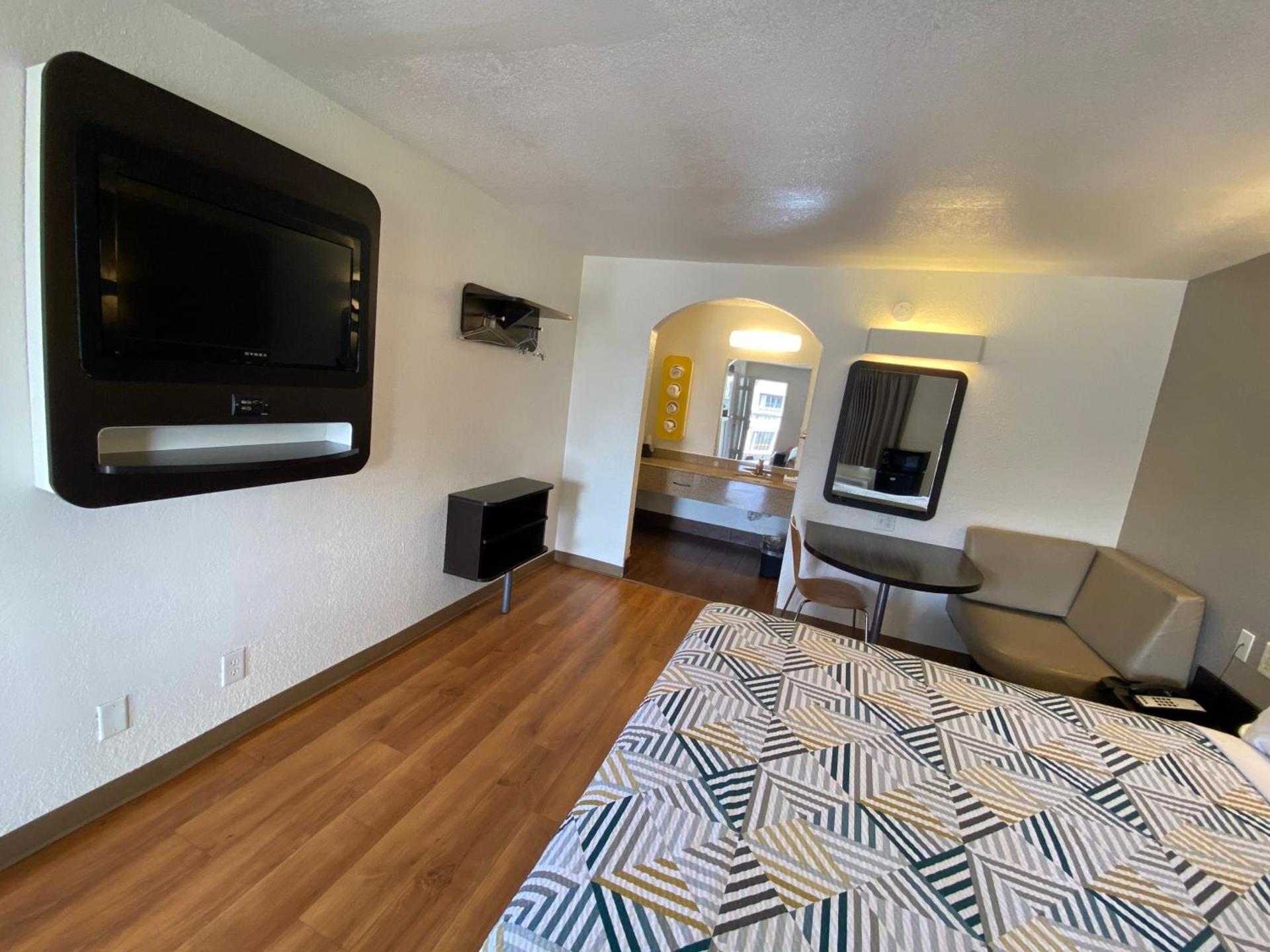 Motel 6-Bryan, TX - College Station photo 31