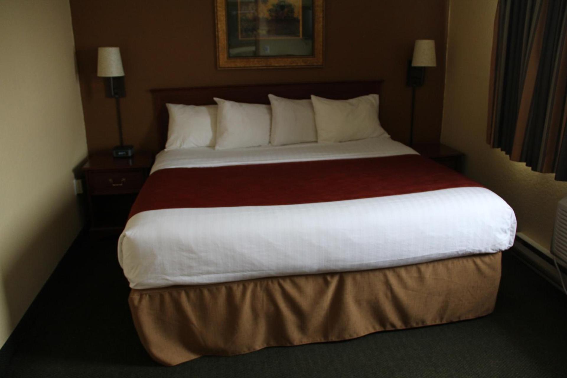 AmericInn by Wyndham West Bend photo 24