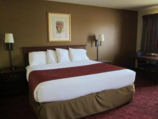 AmericInn by Wyndham West Bend photo 31