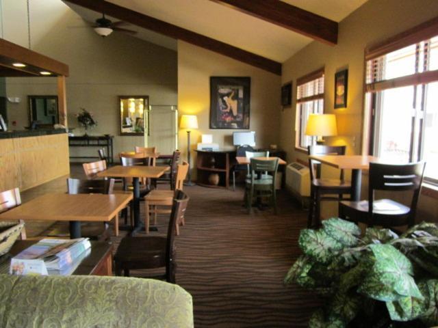 AmericInn by Wyndham West Bend photo 38