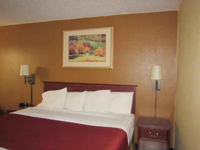 AmericInn by Wyndham West Bend photo 43