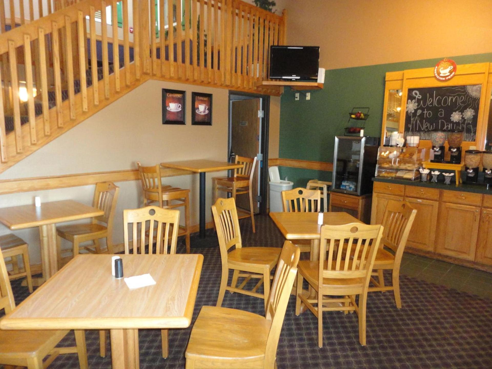 AmericInn by Wyndham West Burlington photo 27