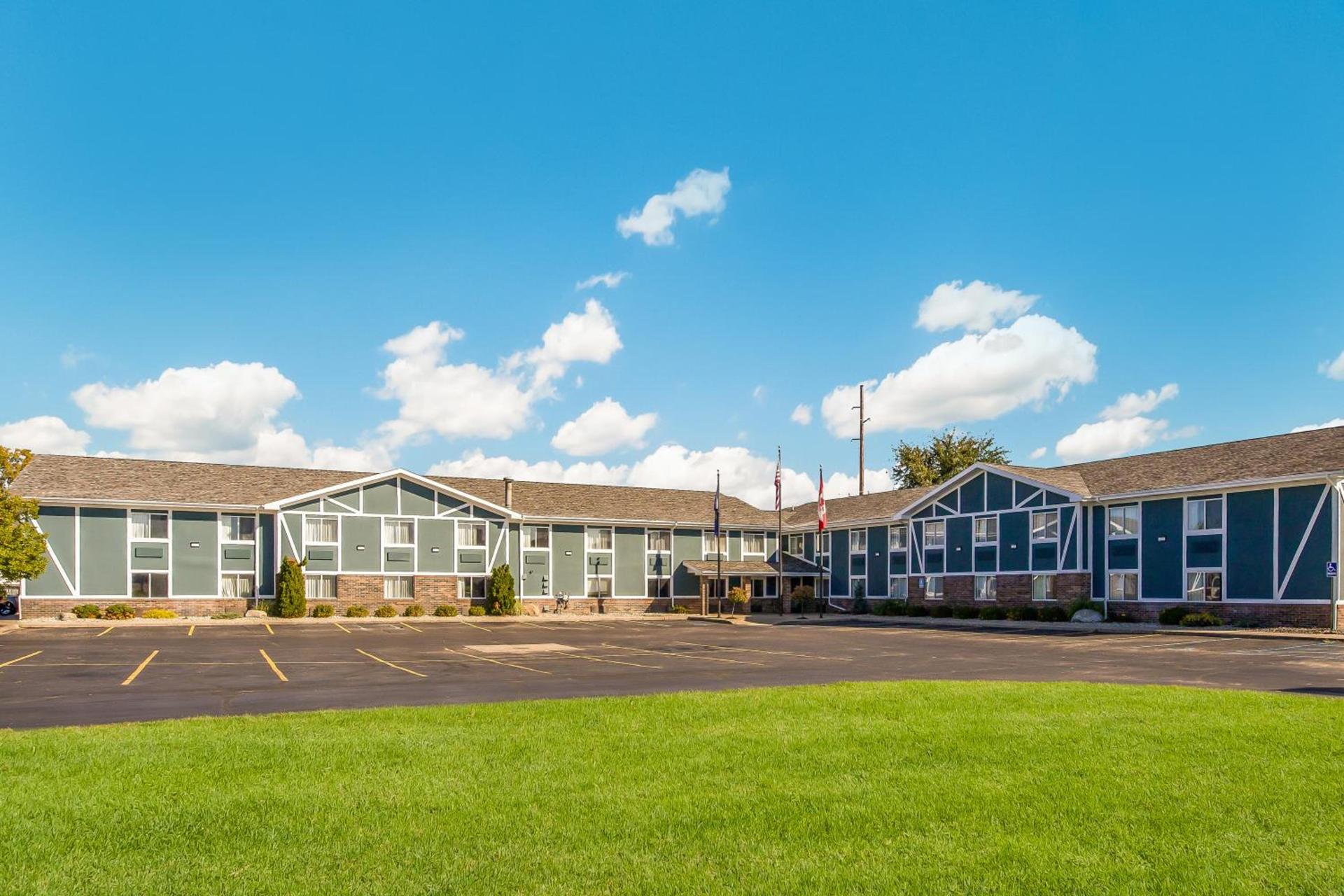Americas Best Value Inn & Suites-Birch Run photo 2