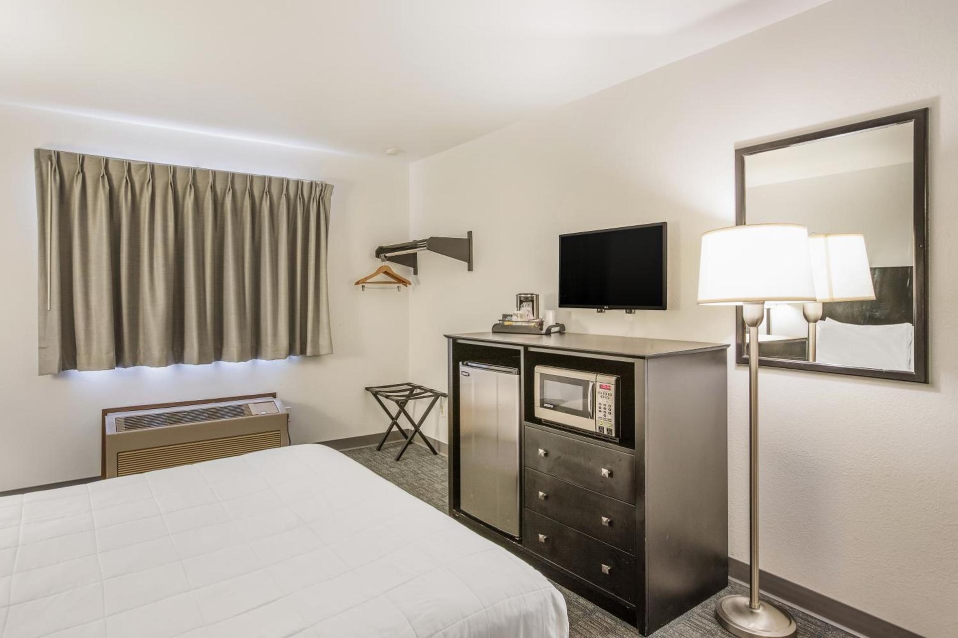 Americas Best Value Inn & Suites-Birch Run photo 11