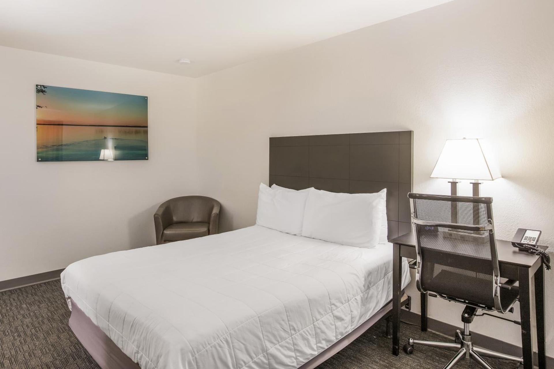 Americas Best Value Inn & Suites-Birch Run photo 14