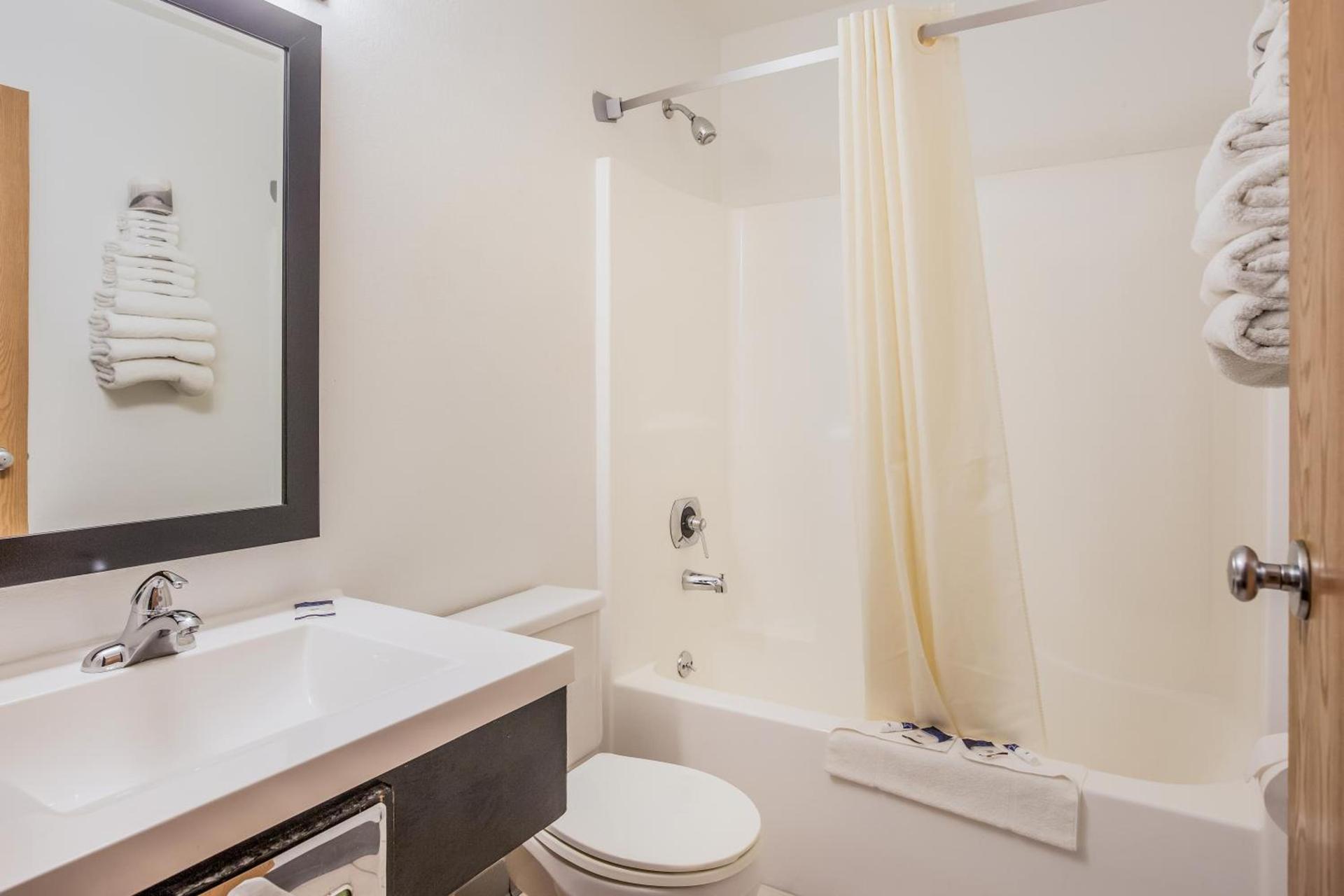 Americas Best Value Inn & Suites-Birch Run photo 13