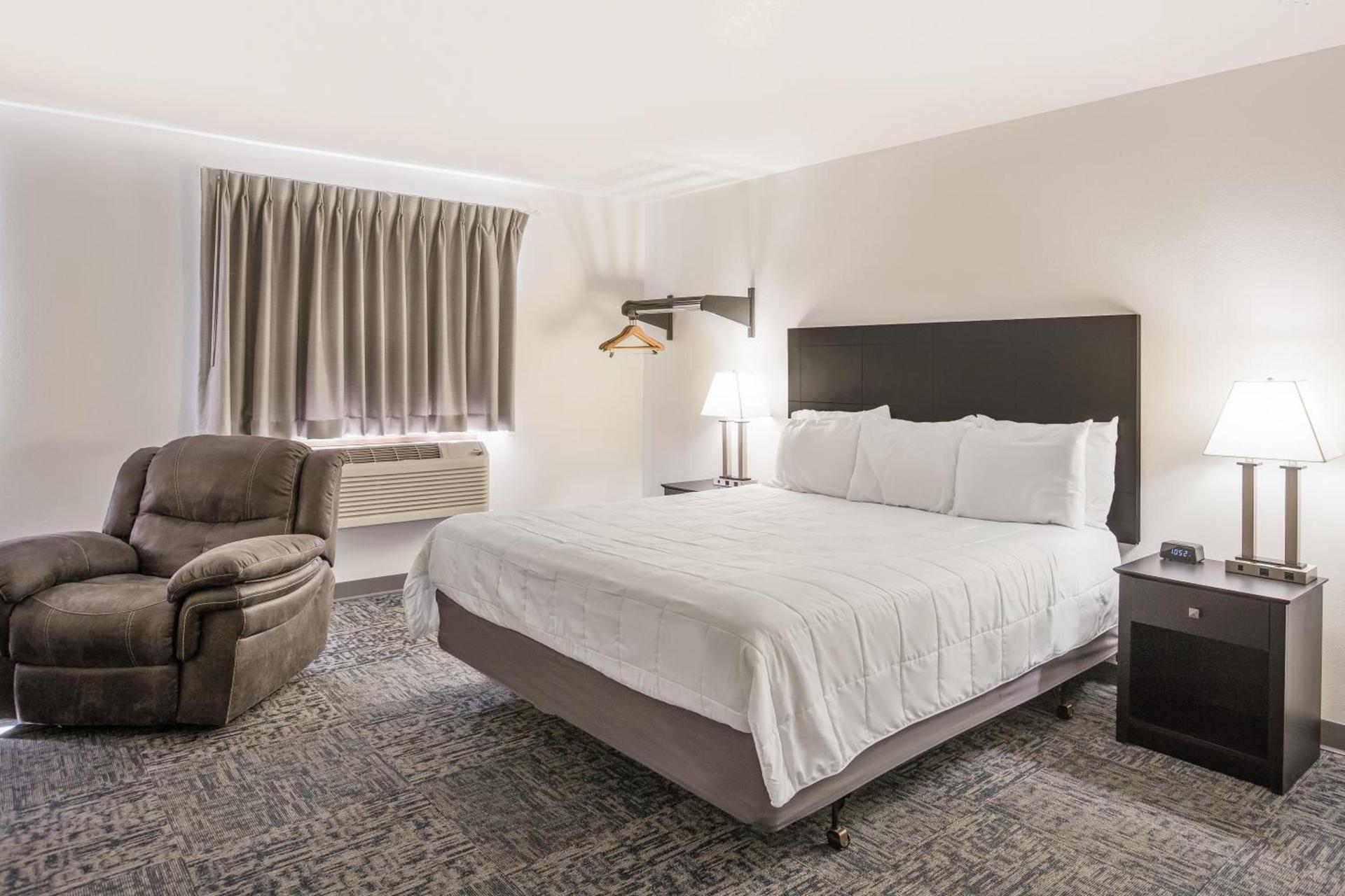 Americas Best Value Inn & Suites-Birch Run photo 18