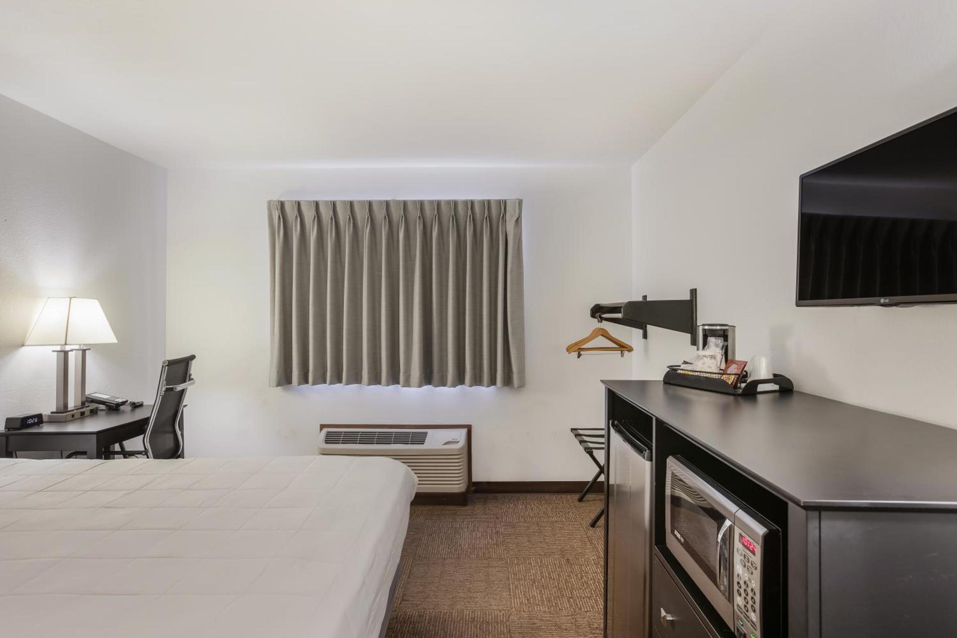 Americas Best Value Inn & Suites-Birch Run photo 19