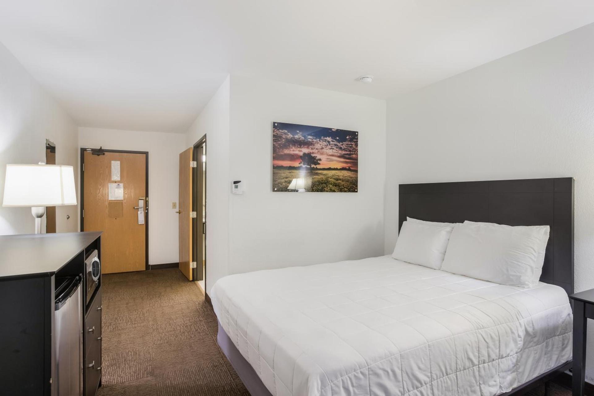 Americas Best Value Inn & Suites-Birch Run photo 22