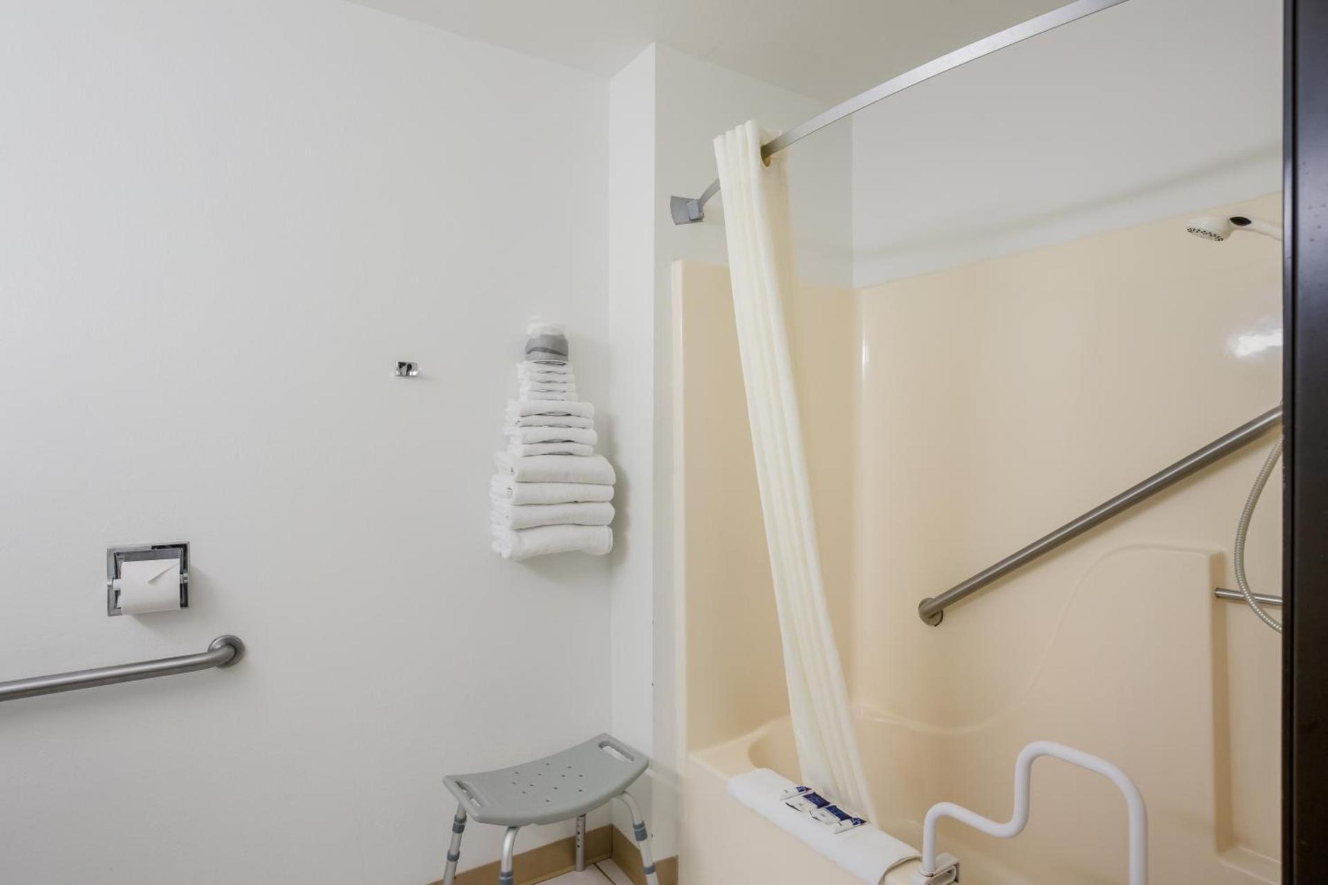 Americas Best Value Inn & Suites-Birch Run photo 21