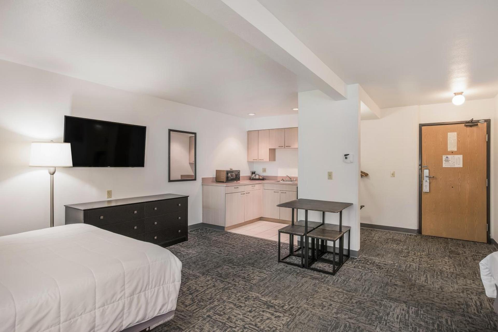 Americas Best Value Inn & Suites-Birch Run photo 23