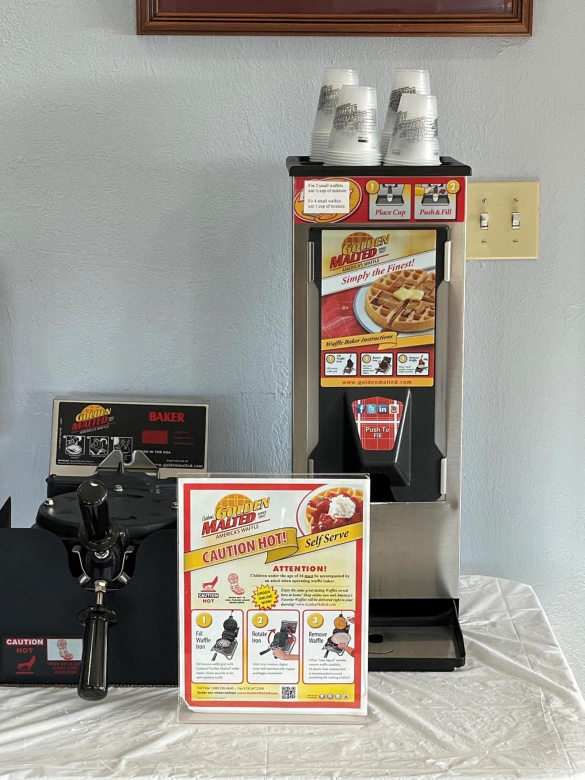 Super 8 by Wyndham Altoona photo 18