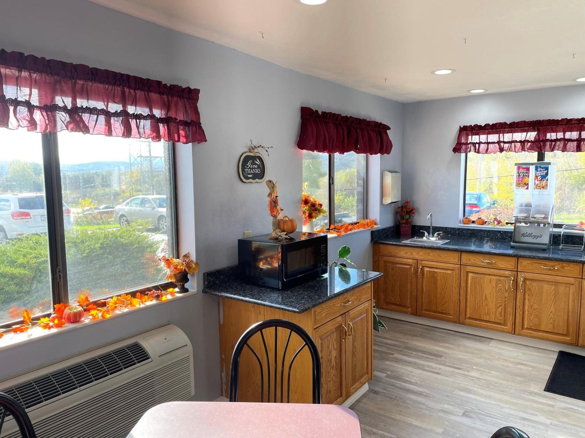 Super 8 by Wyndham Altoona photo 20