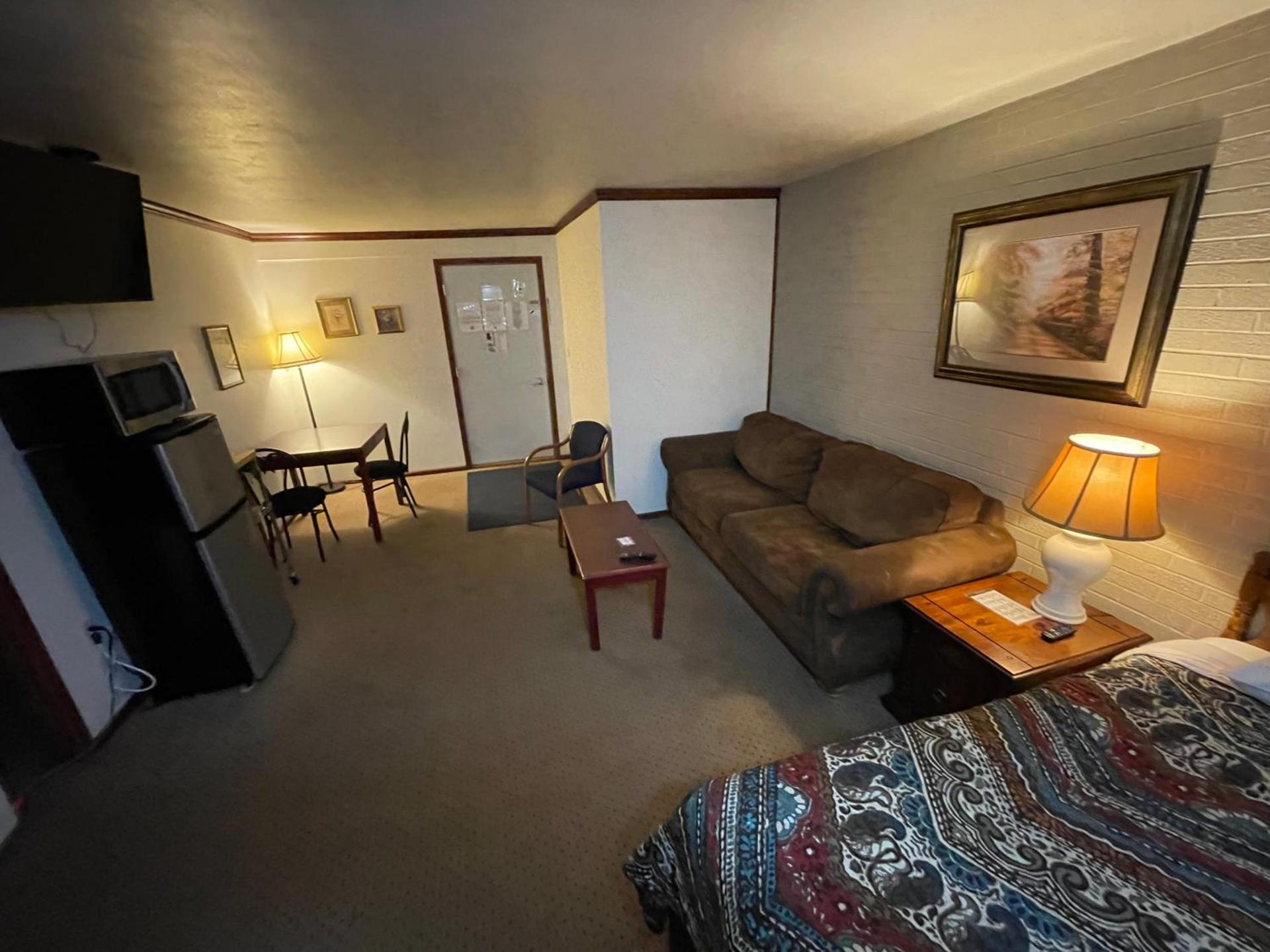 Highland Court Motel photo 32