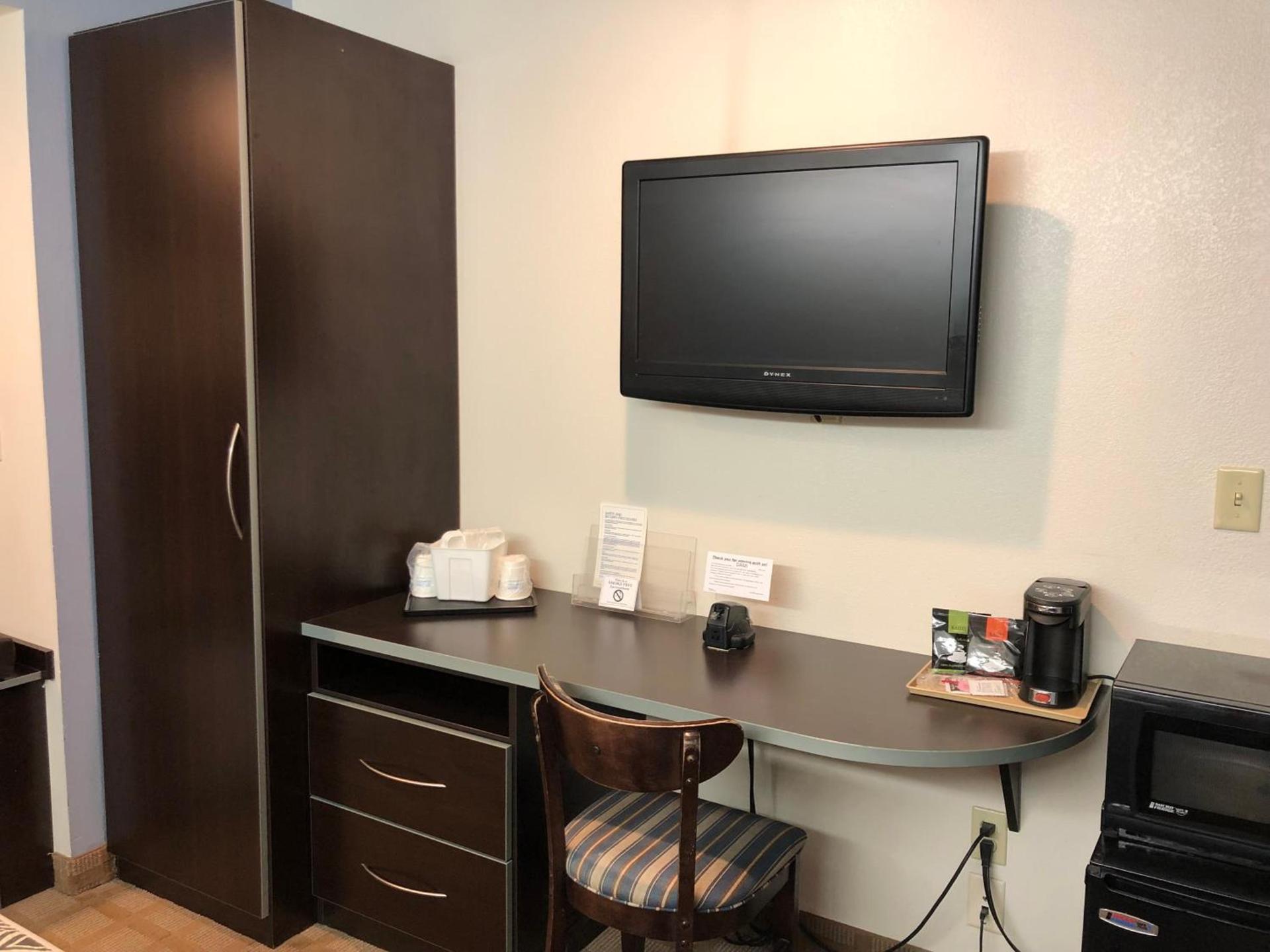 Microtel Inn & Suites by Wyndham Klamath Falls photo 22