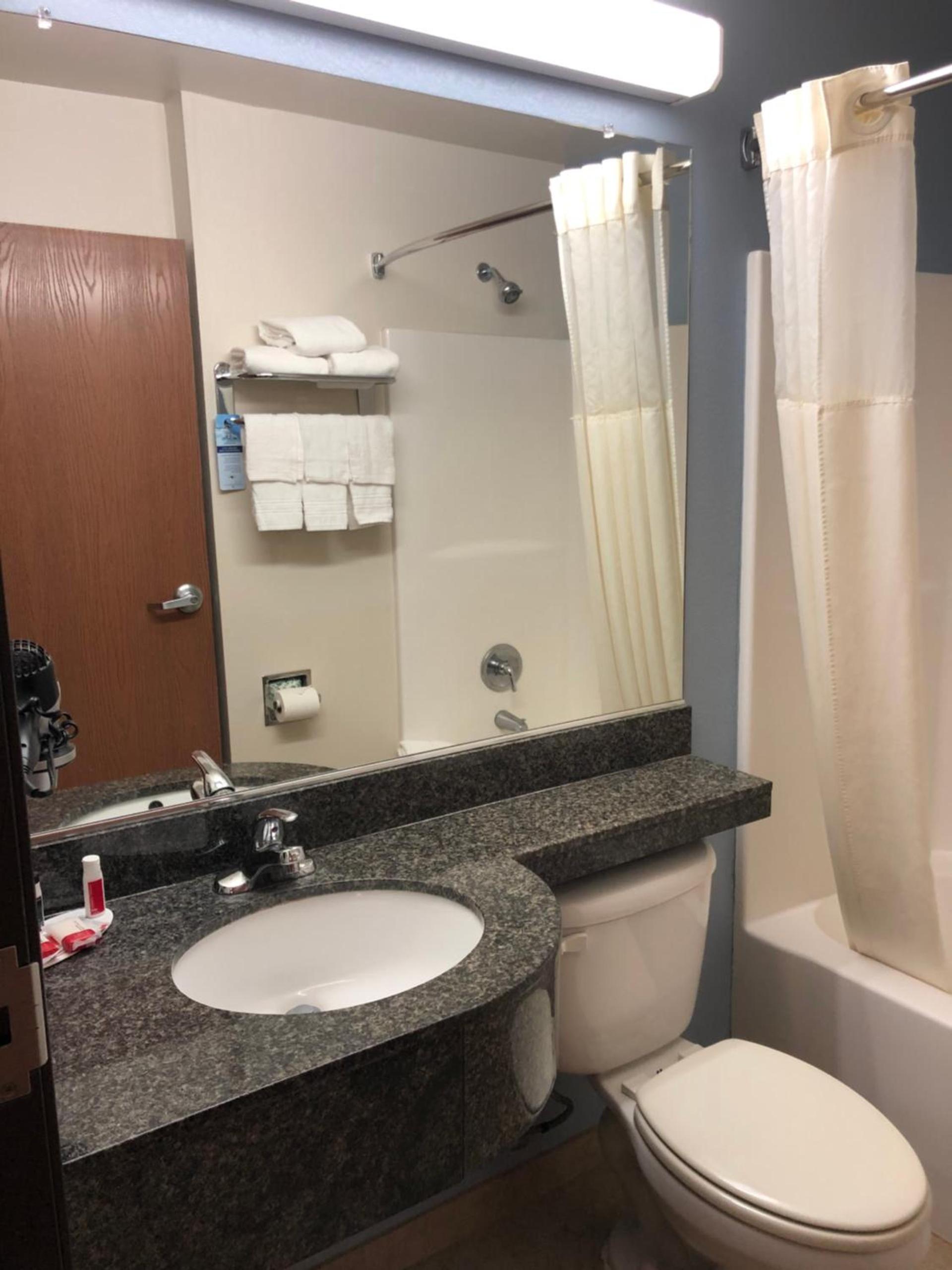 Microtel Inn & Suites by Wyndham Klamath Falls photo 30
