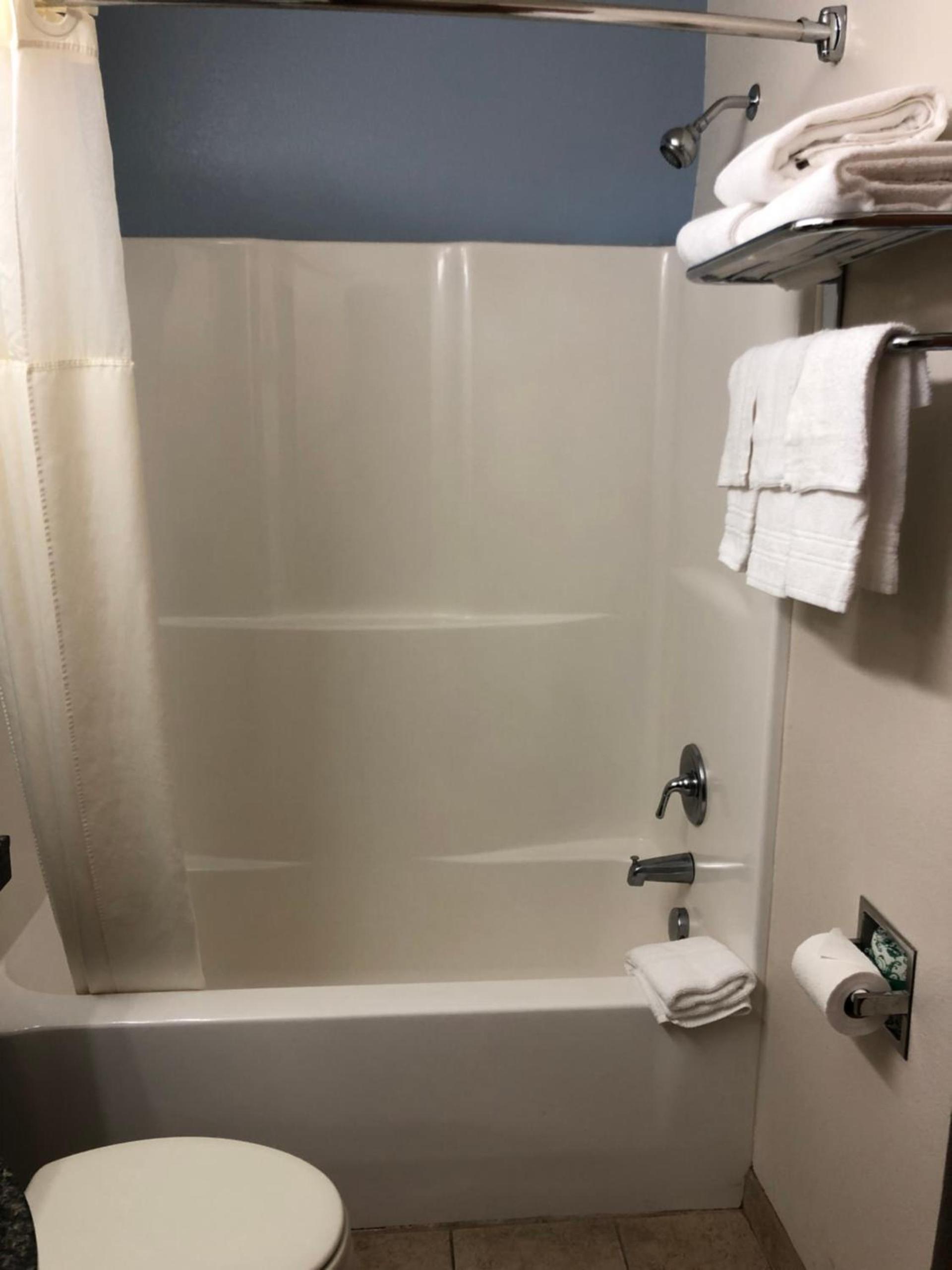 Microtel Inn & Suites by Wyndham Klamath Falls photo 29