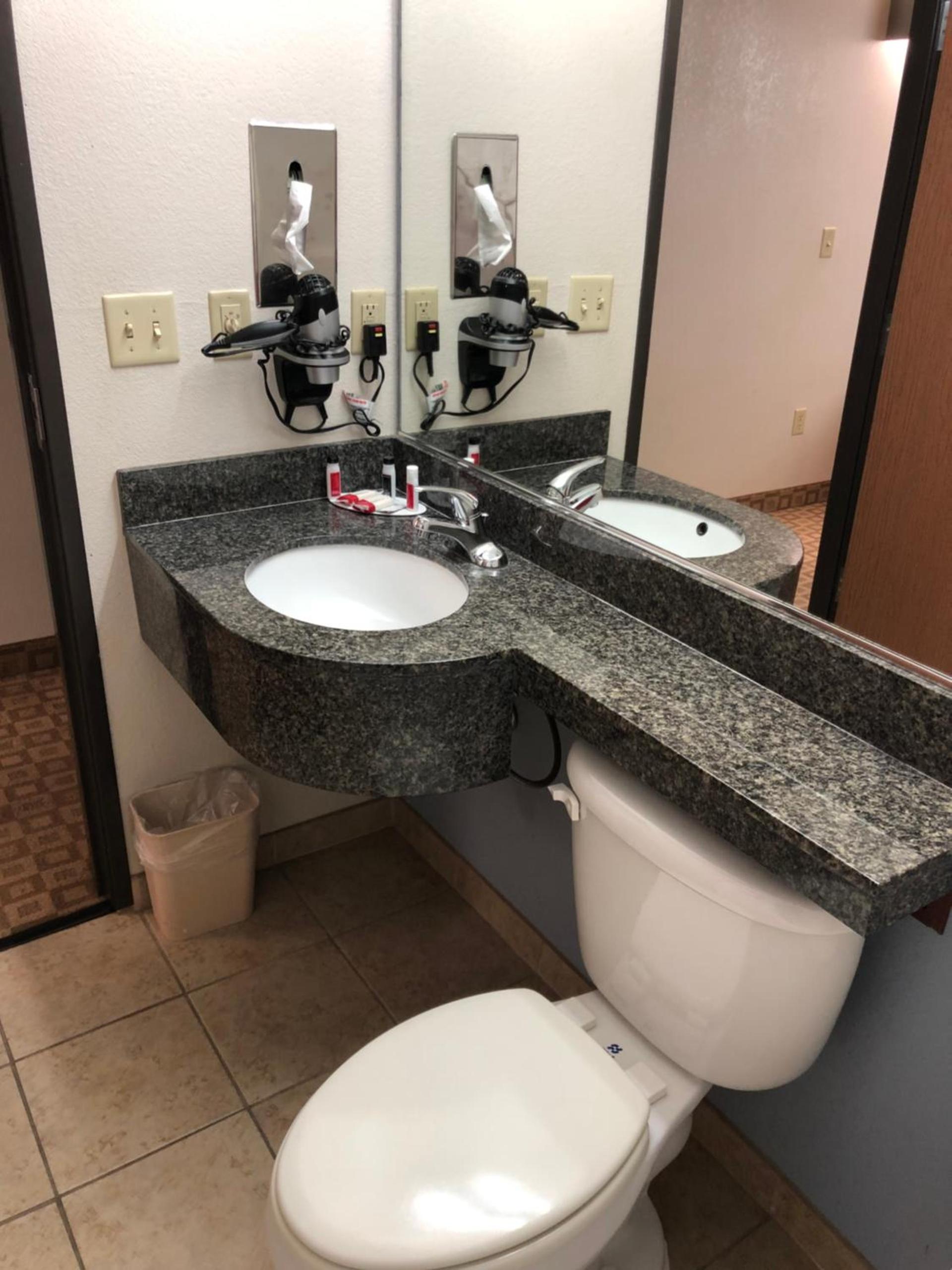 Microtel Inn & Suites by Wyndham Klamath Falls photo 31