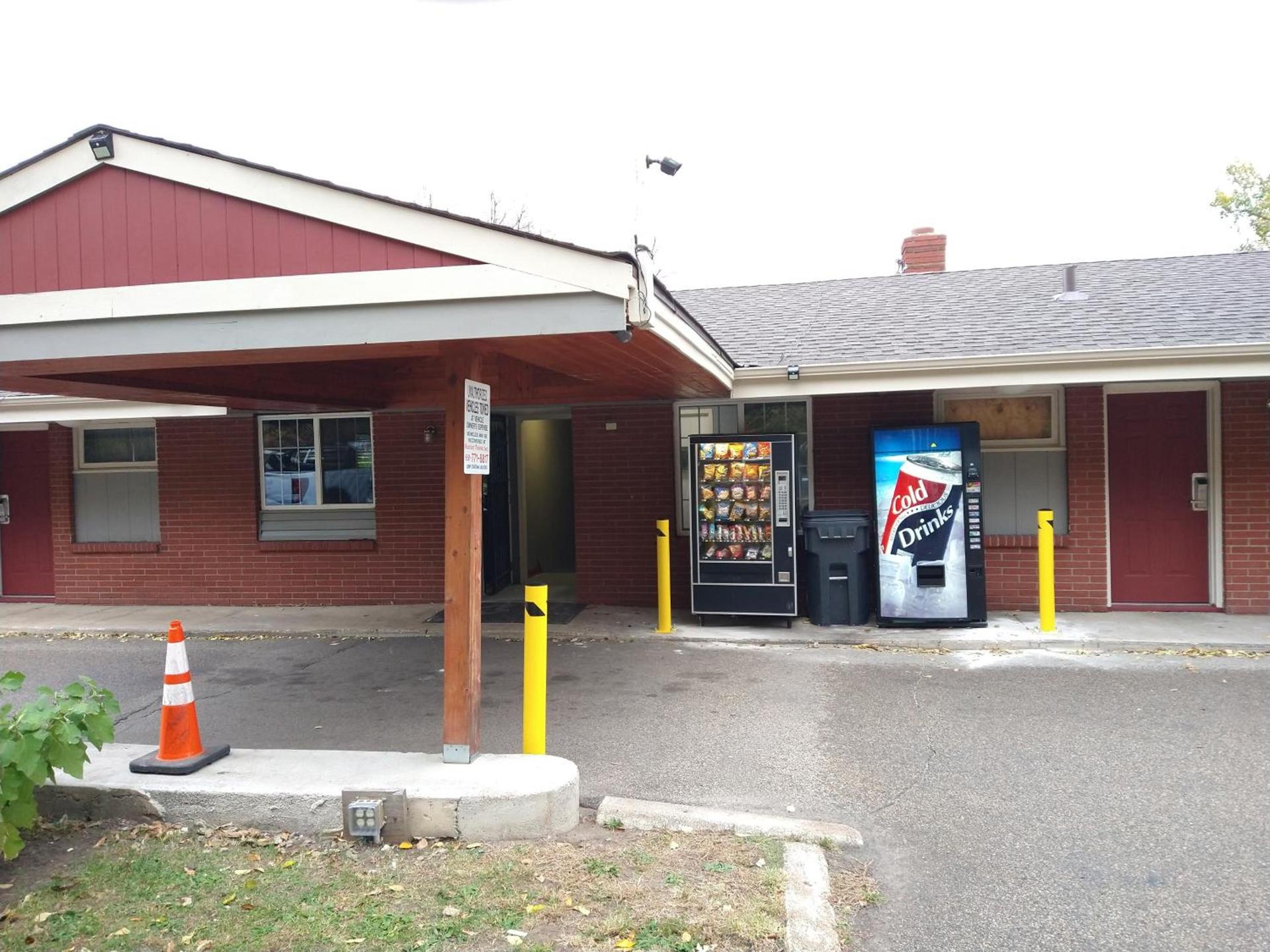 Highway Motel photo 4