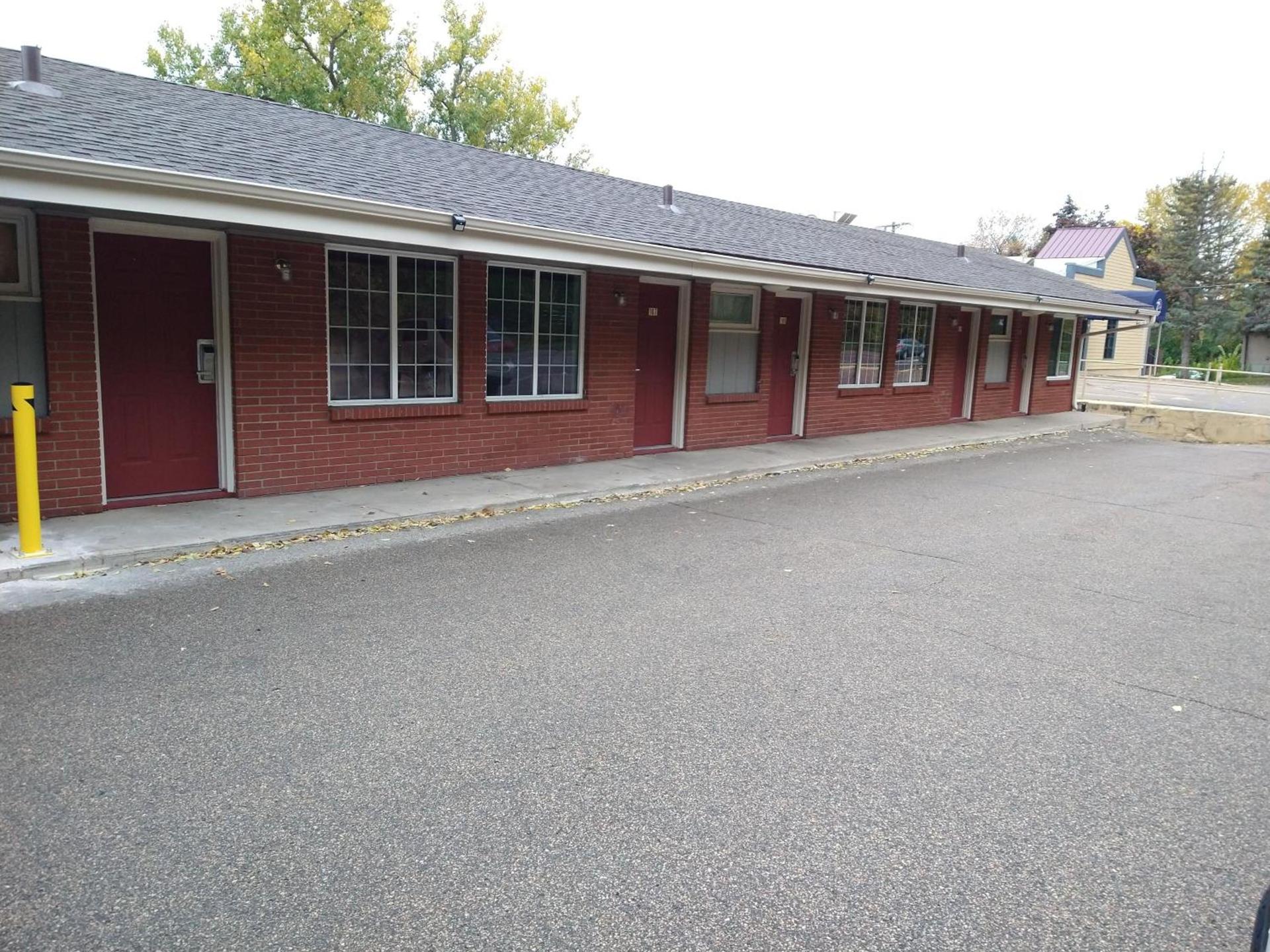 Highway Motel photo 2